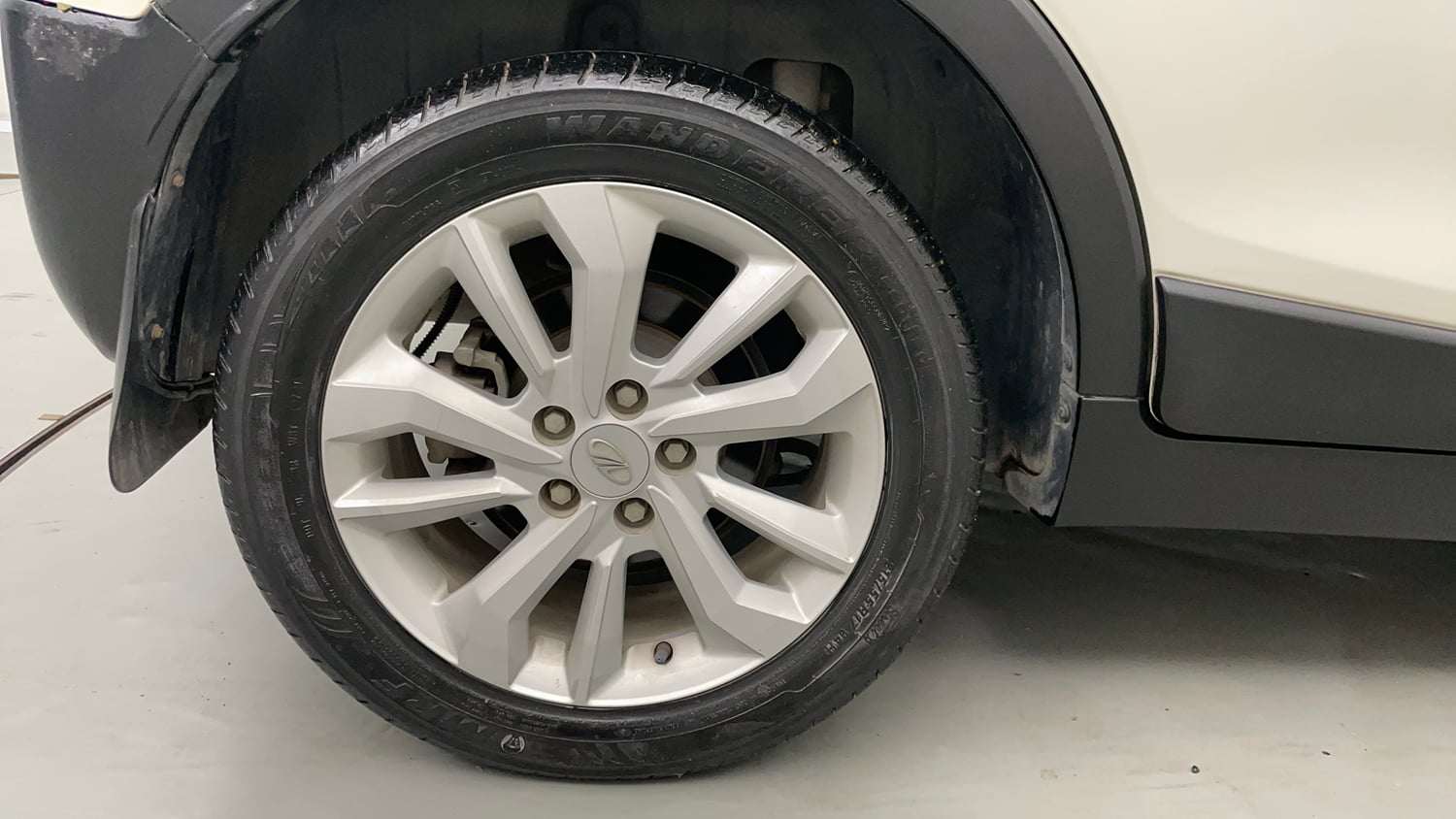 Used 2021 Mahindra XUV 300 W8 1.2 Petrol Petrol Manual tyres RIGHT REAR TYRE RIM VIEW