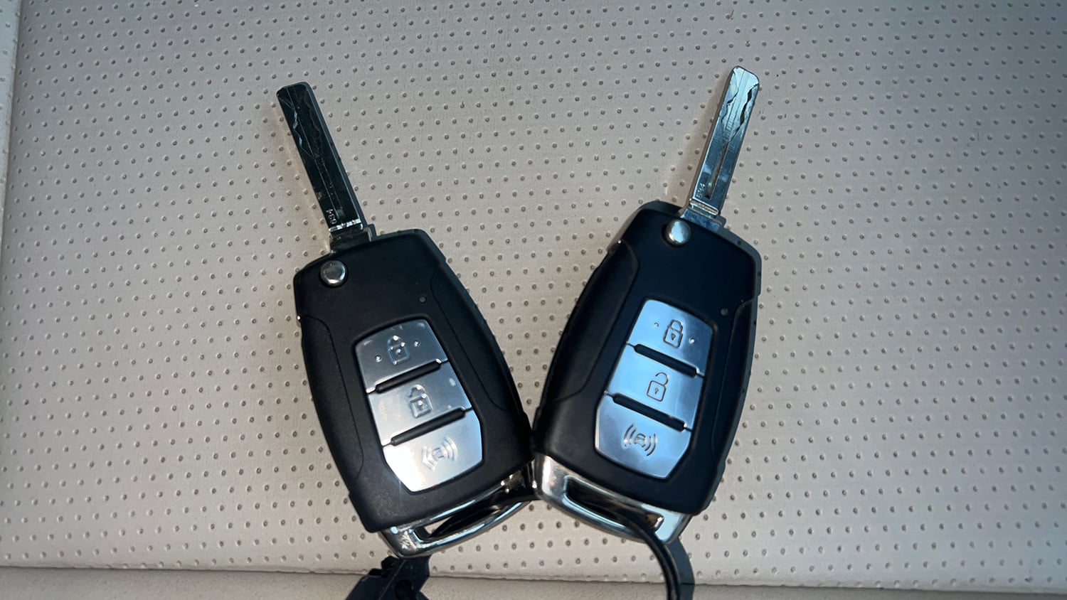 Used 2021 Mahindra XUV 300 W6 1.2 Petrol Petrol Manual extra CAR KEY VIEW