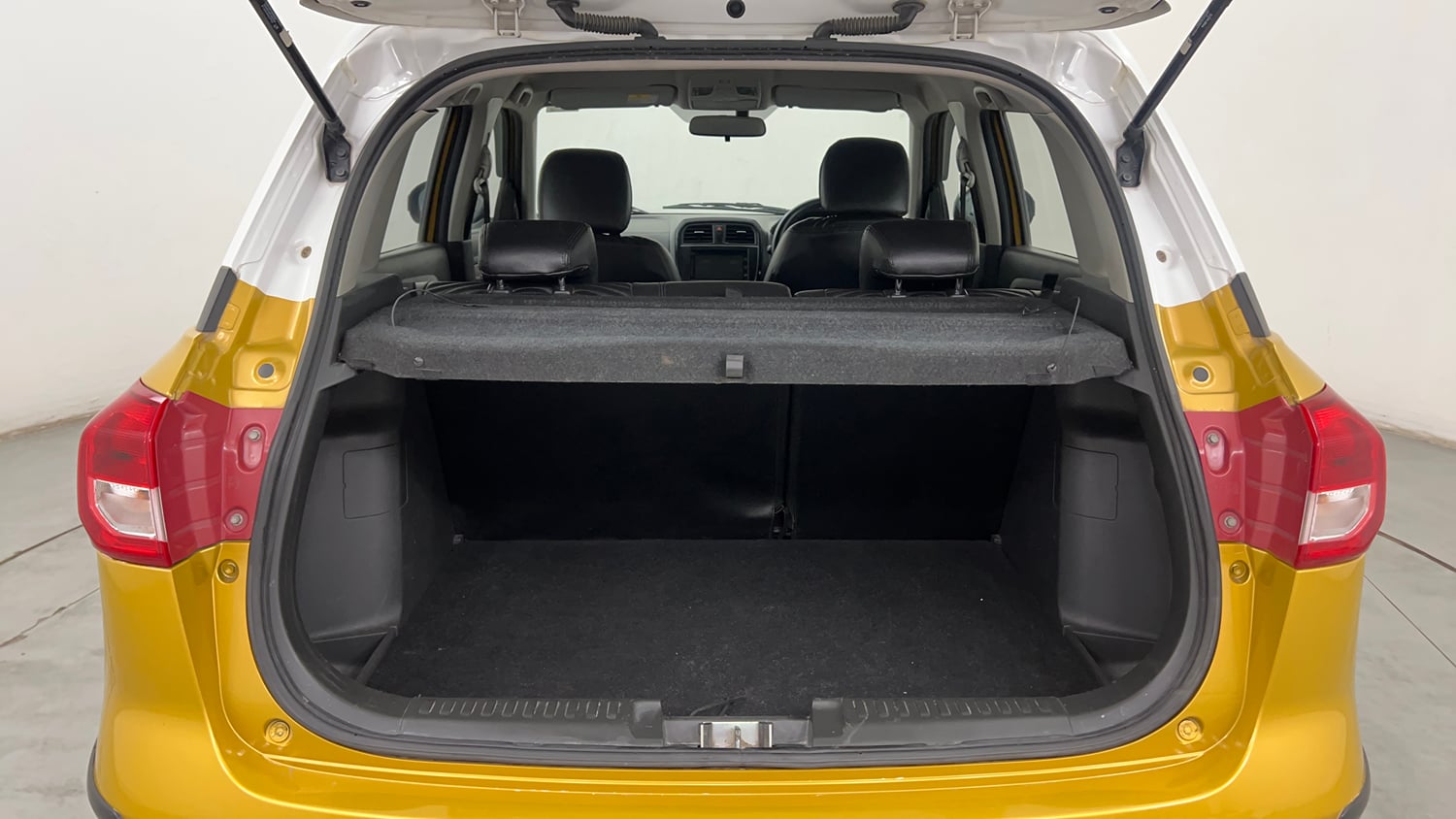 Used 2016 Maruti Suzuki Vitara Brezza ZDi+ Dual Tone Diesel Manual interior DICKY INSIDE VIEW