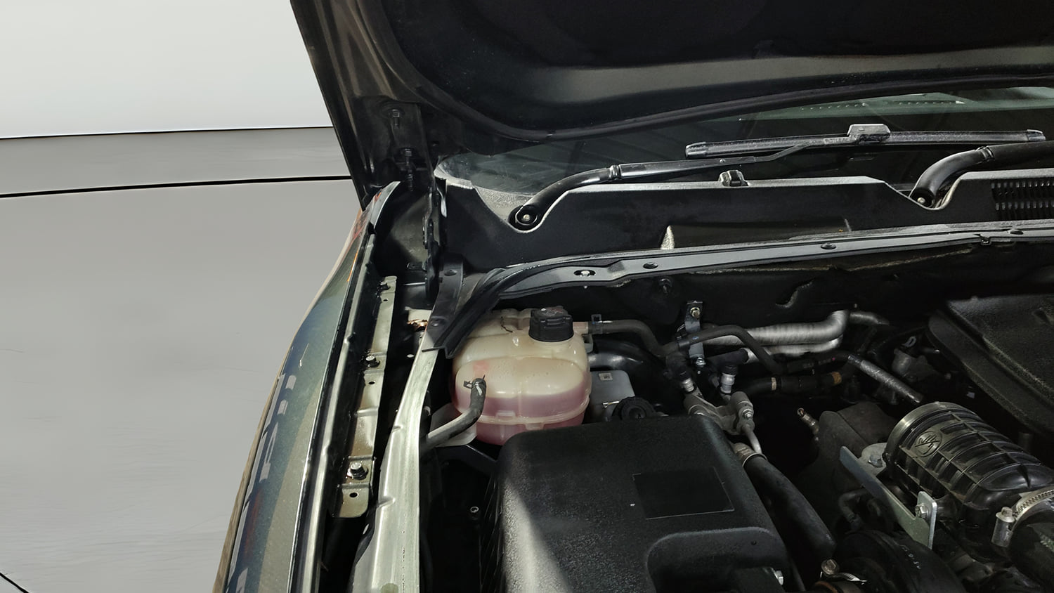 Used 2022 Mahindra Scorpio N Z8 L Petrol MT 7 STR Petrol Manual engine ENGINE RIGHT SIDE VIEW
