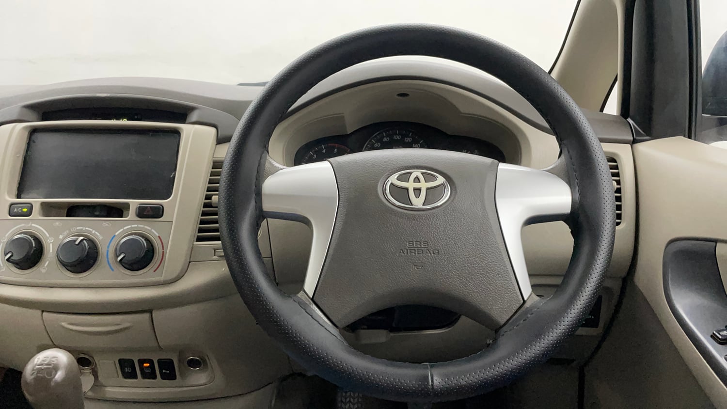 Used 2013 Toyota Innova 2.5 GX 8 STR BS-III Diesel Manual interior STEERING VIEW
