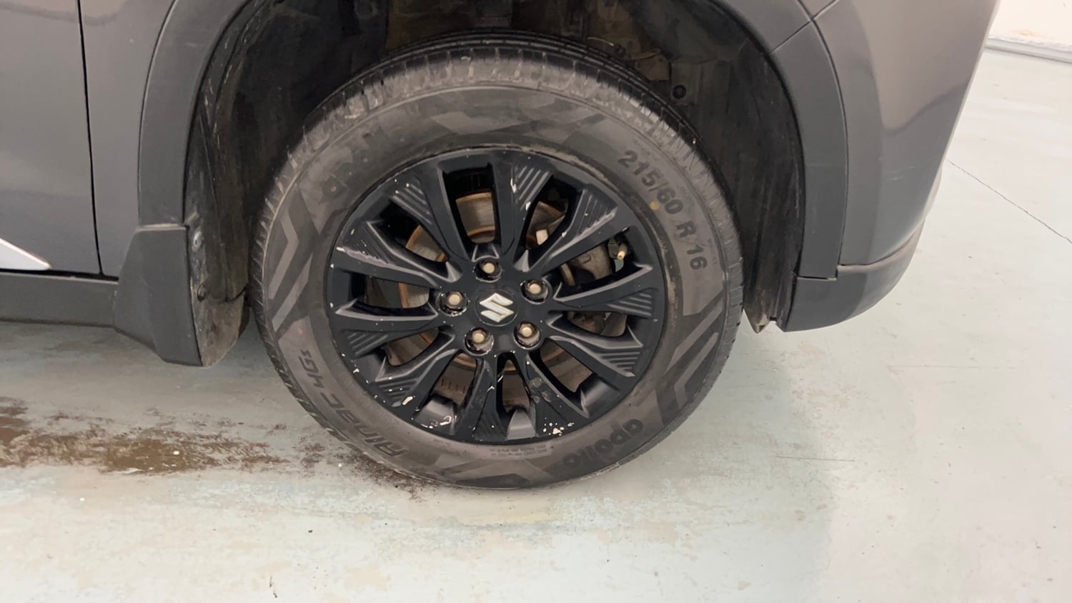Used 2022 maruti-suzuki Vitara Brezza ZXi Petrol Manual tyres RIGHT FRONT TYRE RIM VIEW