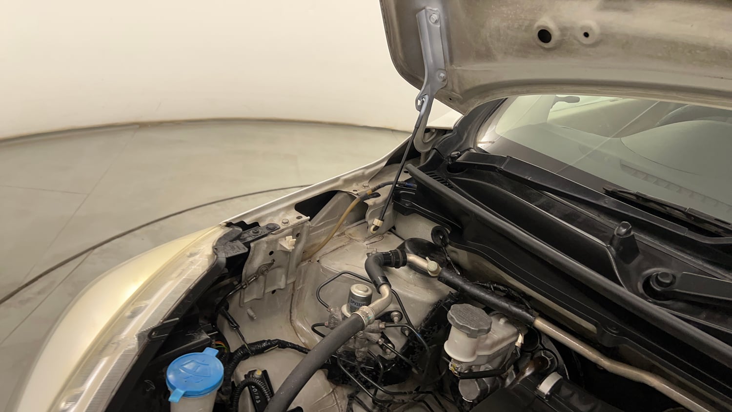 Used 2018 Maruti Suzuki Celerio VXi CNG Cng Manual engine ENGINE RIGHT SIDE HINGE & APRON VIEW