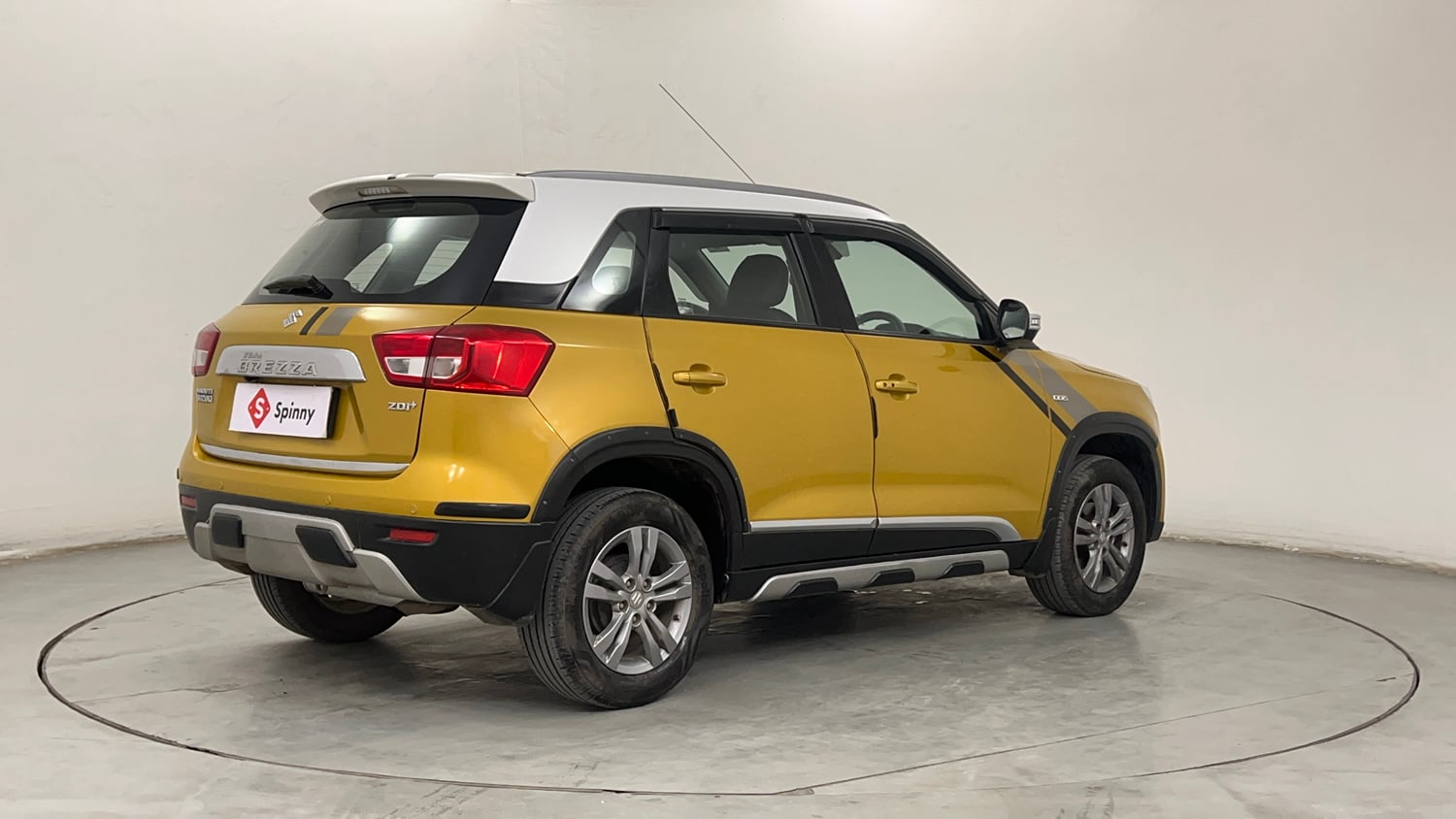 Used 2016 Maruti Suzuki Vitara Brezza ZDi+ Dual Tone Diesel Manual exterior RIGHT REAR CORNER VIEW