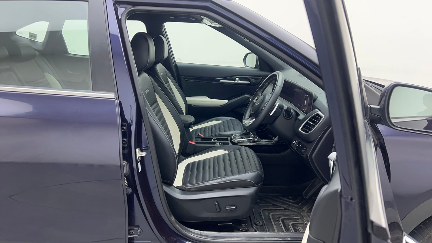 Used 2024 Kia Seltos GTX Plus 1.5 Turbo Petrol DCT Petrol Automatic interior RIGHT SIDE FRONT DOOR CABIN VIEW