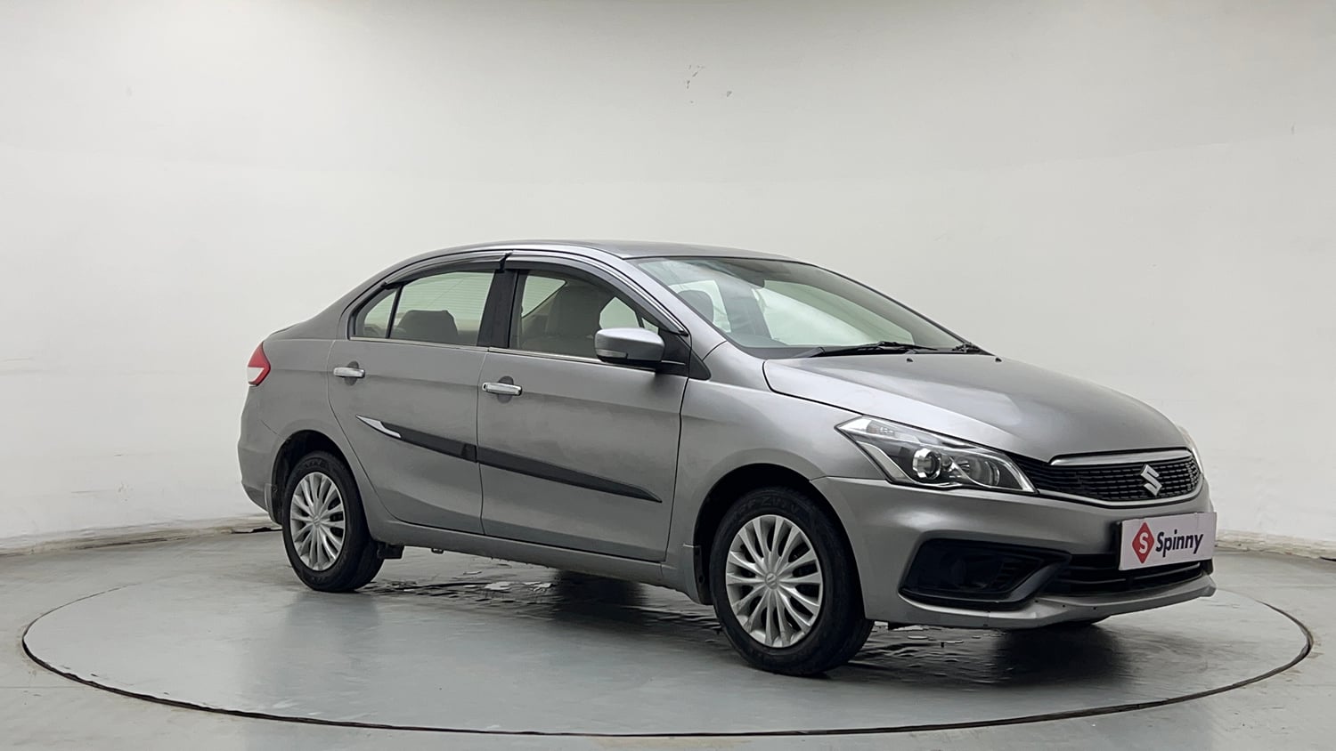 Used 2019 Maruti Suzuki Ciaz Sigma Hybrid 1.5 Petrol Manual exterior RIGHT FRONT CORNER VIEW