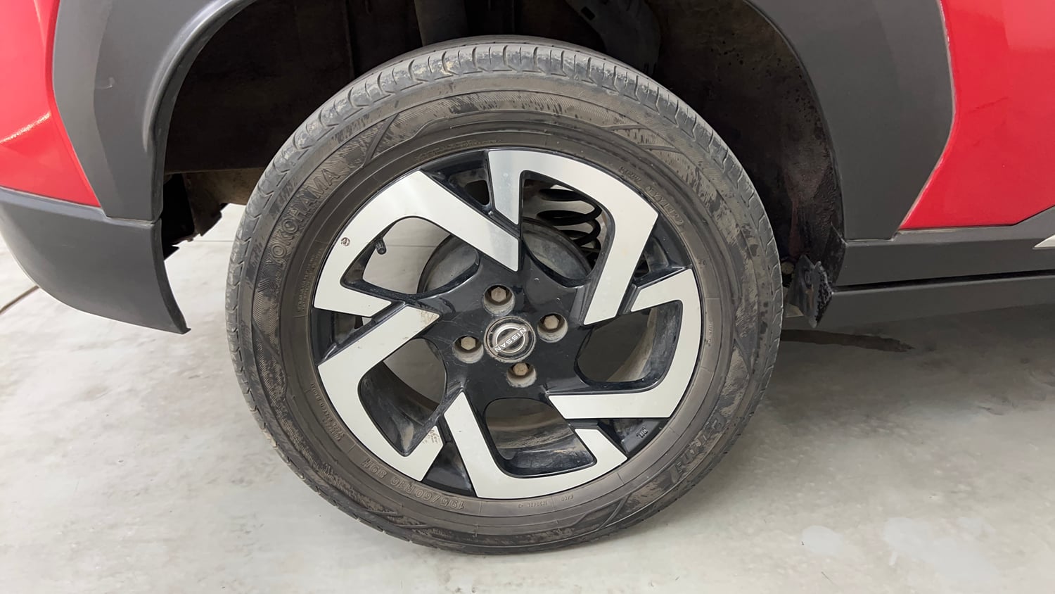Used 2022 Nissan Magnite XV Executive Petrol Manual tyres RIGHT REAR TYRE RIM VIEW
