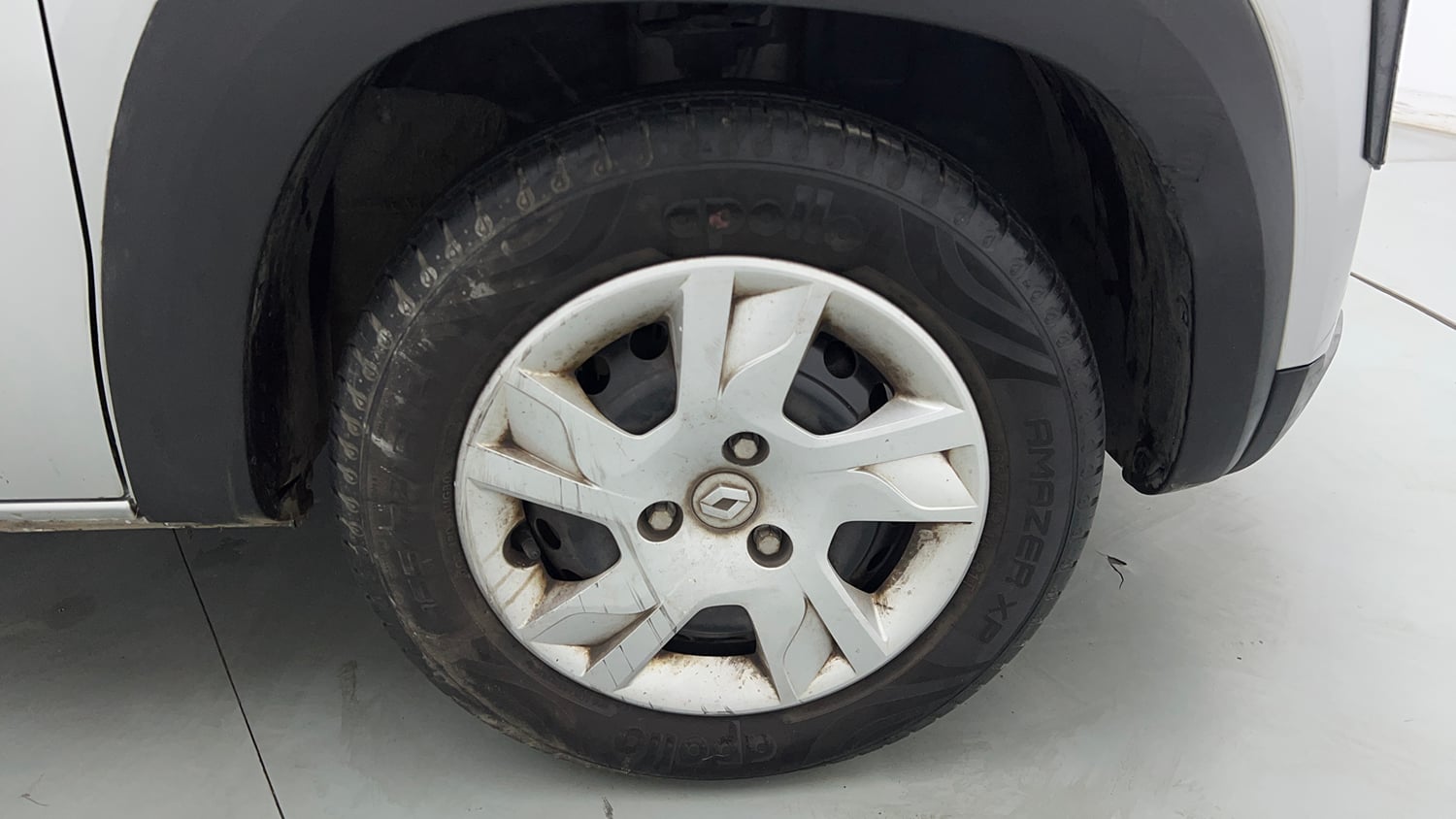 Used 2022 Renault Kwid RXT 1.0 (O) Petrol Manual tyres RIGHT FRONT TYRE RIM VIEW