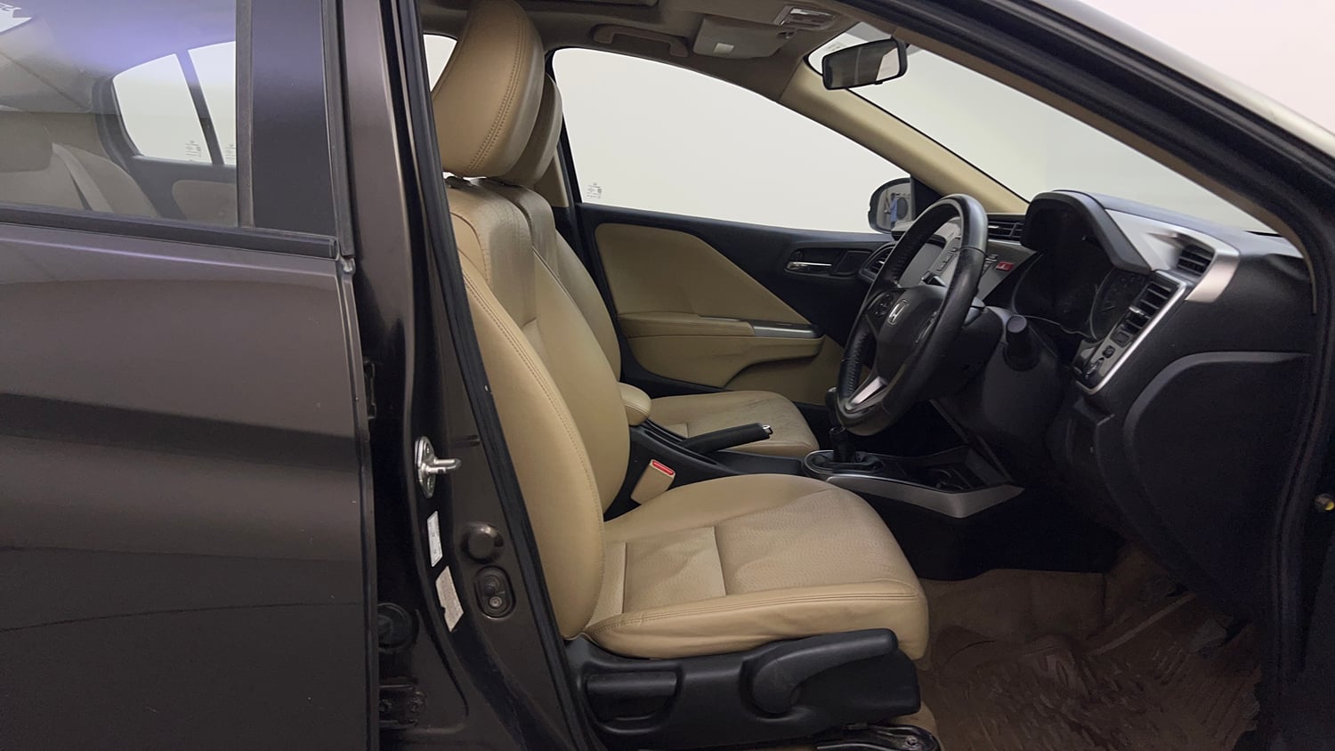 Used 2015 Honda City VX Petrol Manual interior RIGHT SIDE FRONT DOOR CABIN VIEW