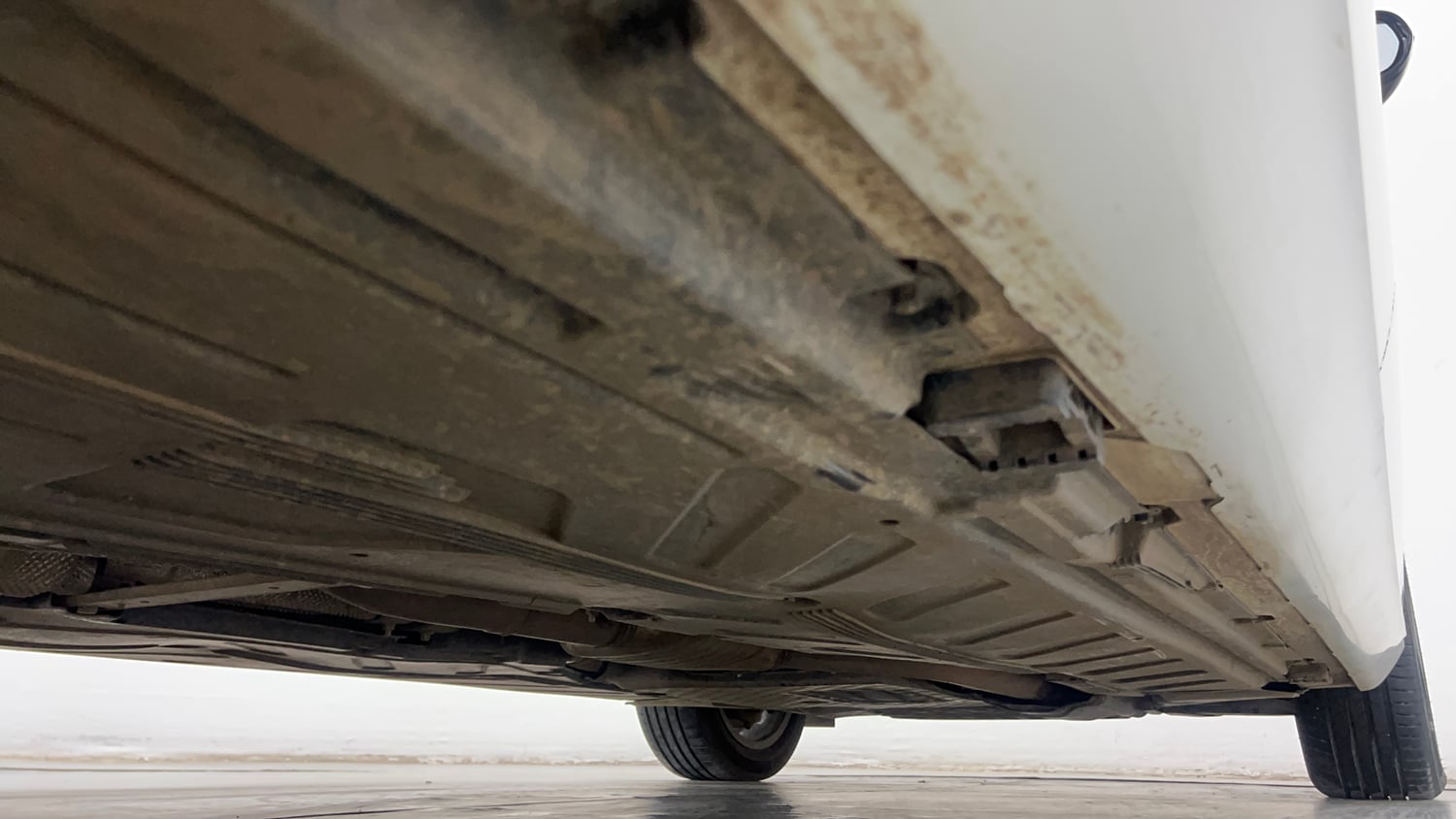 Used 2022 Mercedes-Benz E-Class E 220d Exclusive Diesel Automatic extra REAR RIGHT UNDERBODY VIEW