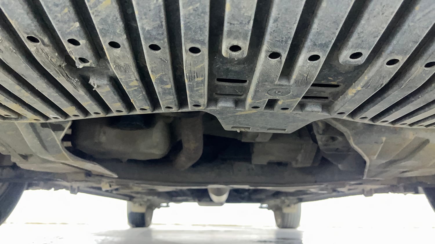 Used 2020 Maruti Suzuki Ciaz Alpha Hybrid 1.5 AT Petrol Automatic extra FRONT LEFT UNDERBODY VIEW