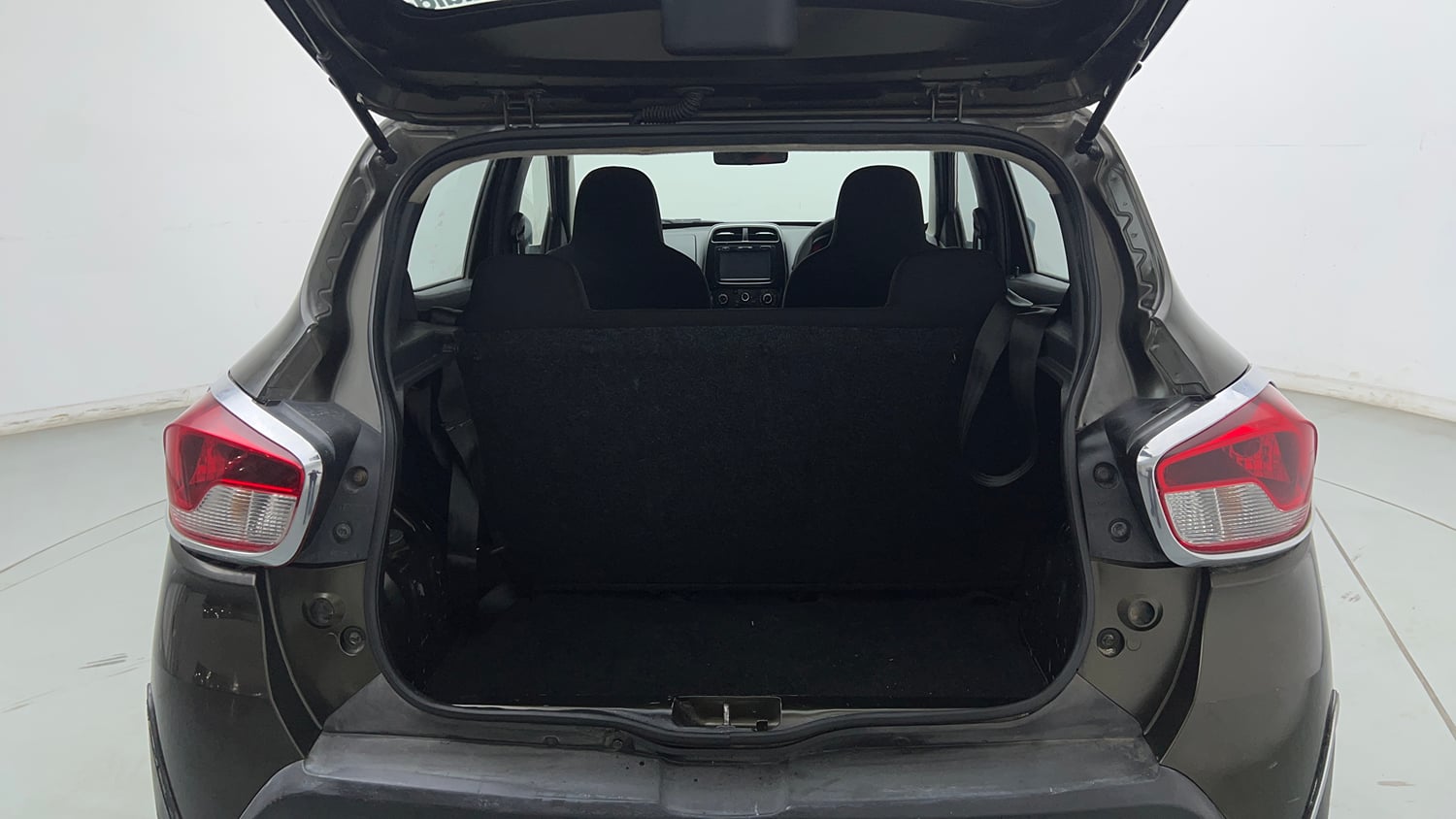 Used 2016 Renault Kwid RXT Petrol Manual interior DICKY INSIDE VIEW