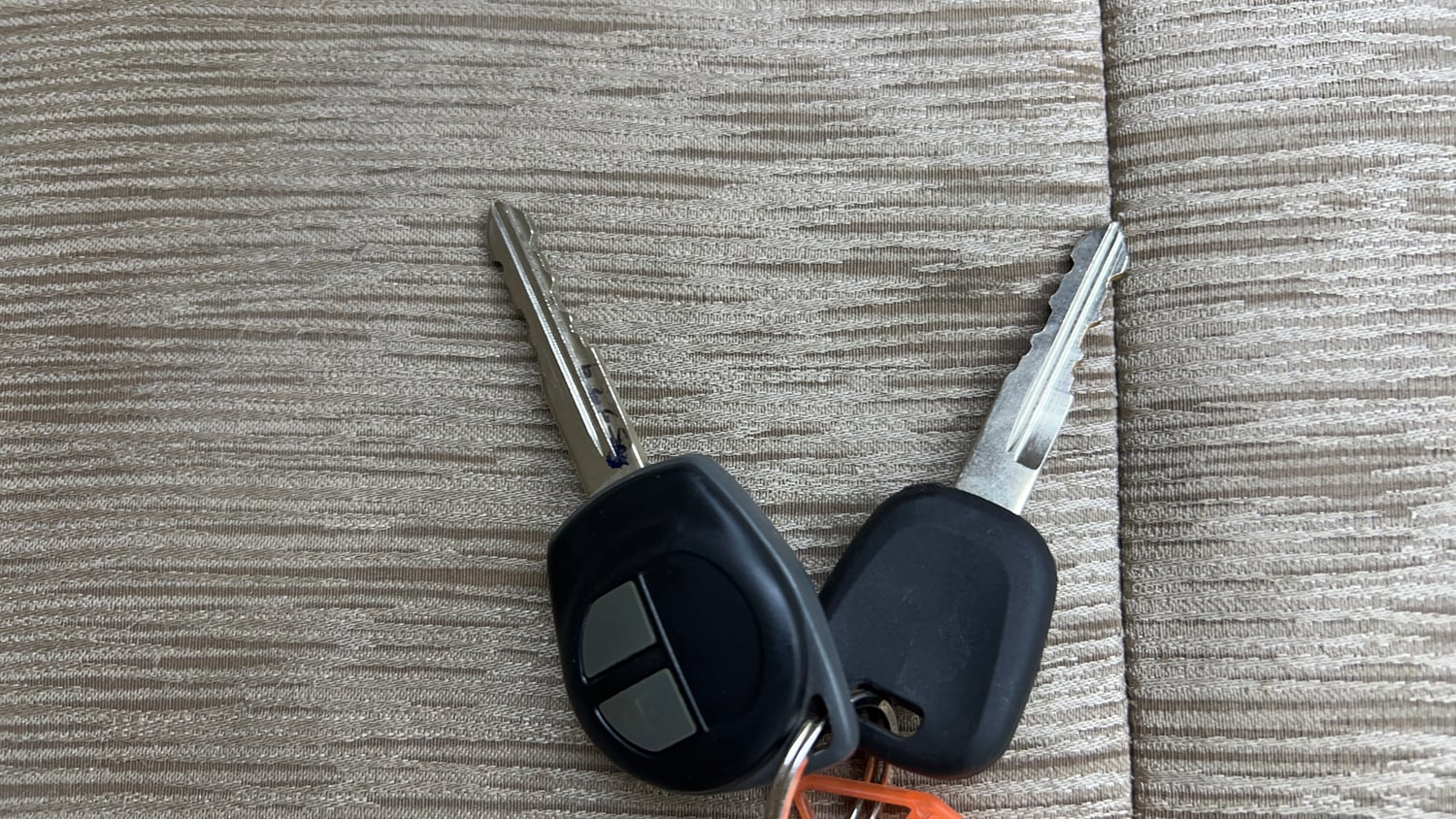 Used 2015 Maruti Suzuki Ertiga ZXi Petrol Manual extra CAR KEY VIEW