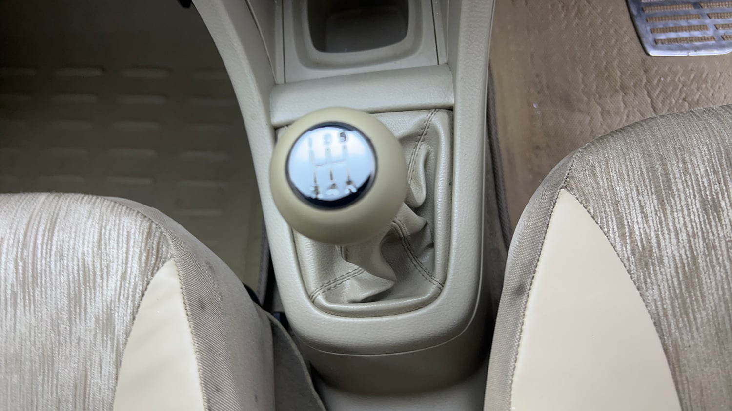 Used 2015 Maruti Suzuki Ertiga ZXi Petrol Manual interior GEAR  KNOB VIEW