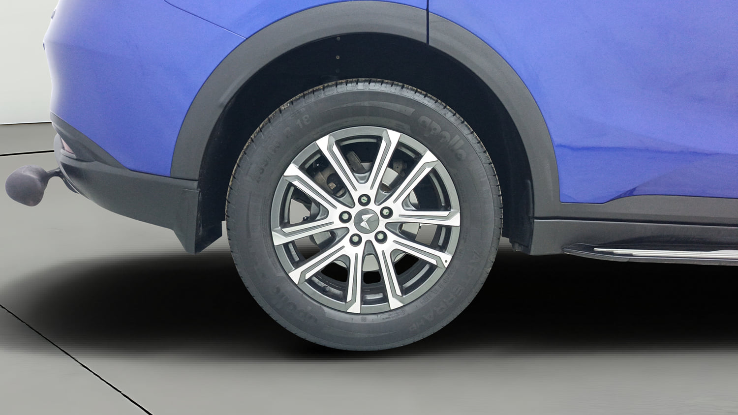 Used 2022 Mahindra XUV700 AX 7 Petrol AT 7 STR Petrol Automatic tyres RIGHT REAR TYRE RIM VIEW