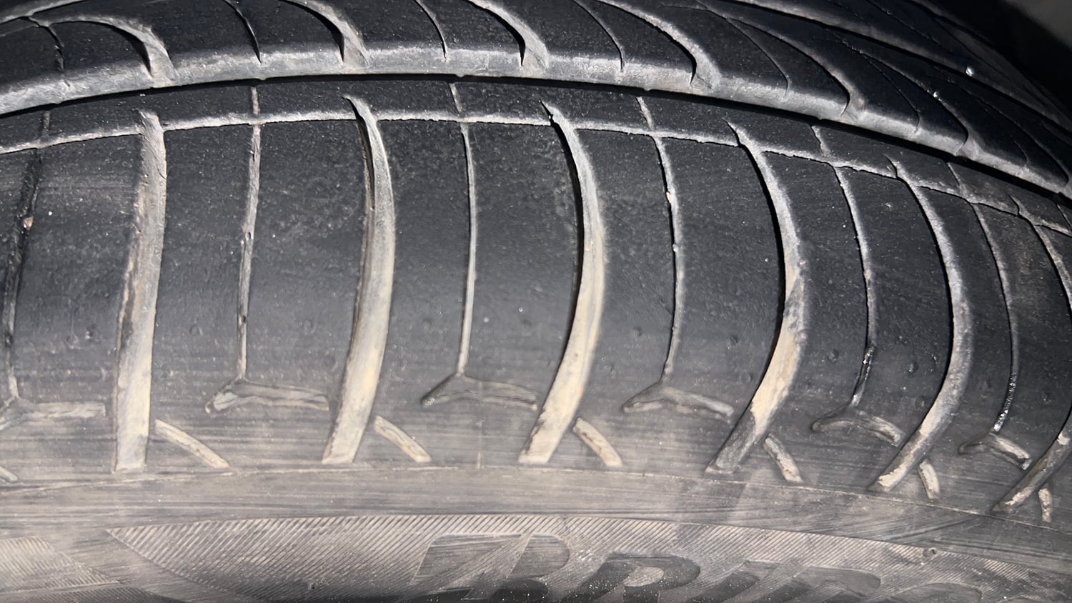 Used 2020 Toyota Glanza G CVT Petrol Automatic tyres RIGHT FRONT TYRE TREAD VIEW