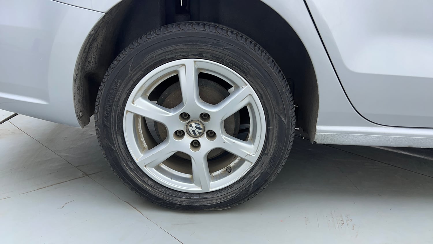 Used 2014 Volkswagen Vento Highline Petrol Petrol Manual tyres RIGHT REAR TYRE RIM VIEW