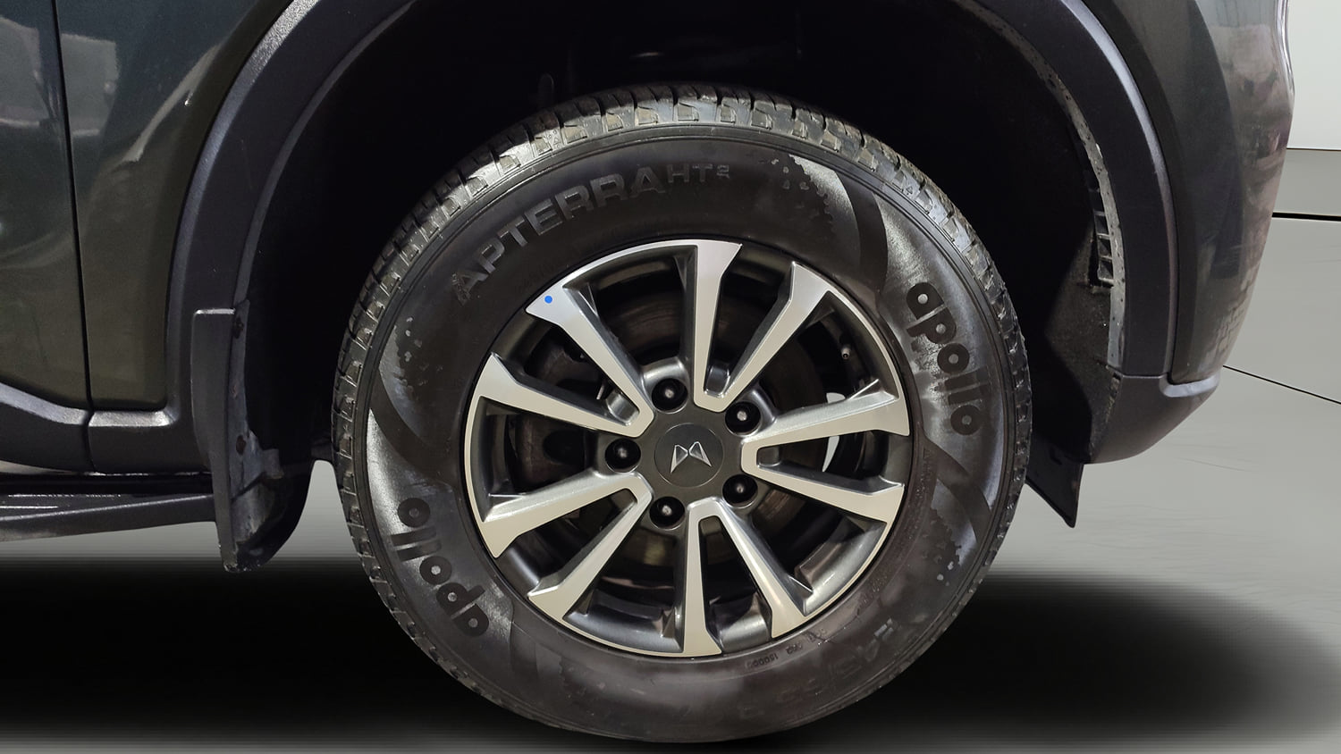 Used 2022 Mahindra Scorpio N Z8 L Petrol MT 7 STR Petrol Manual tyres RIGHT FRONT TYRE RIM VIEW