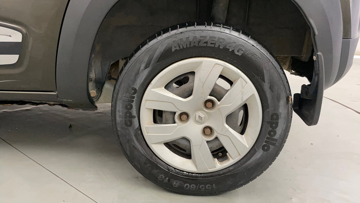 Used 2018 Renault Kwid 1.0 RXT Petrol Manual tyres LEFT REAR TYRE RIM VIEW
