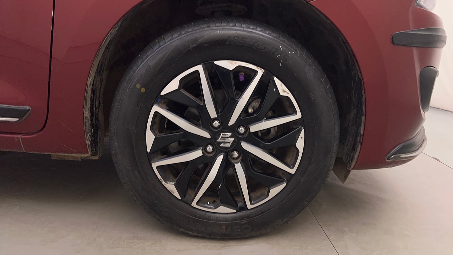 Used 2025 Maruti Suzuki Dzire ZXi Plus Petrol Manual tyres RIGHT FRONT TYRE RIM VIEW