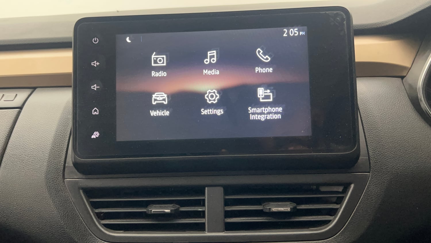 Used 2022 Renault Kiger RXT MT Petrol Manual top_features Touch screen infotainment system