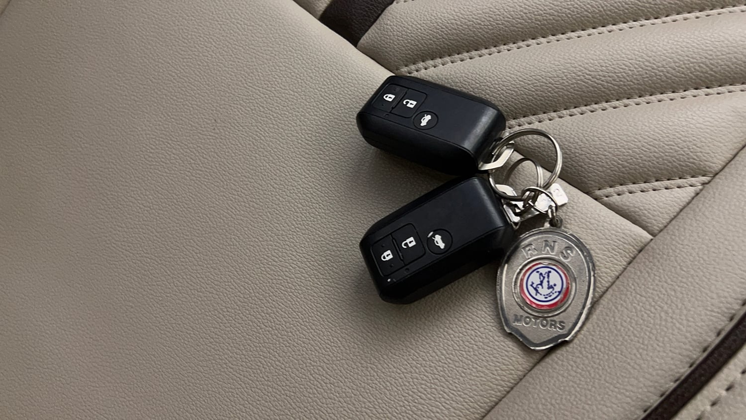 Used 2025 Maruti Suzuki Dzire ZXi Plus Petrol Manual extra CAR KEY VIEW