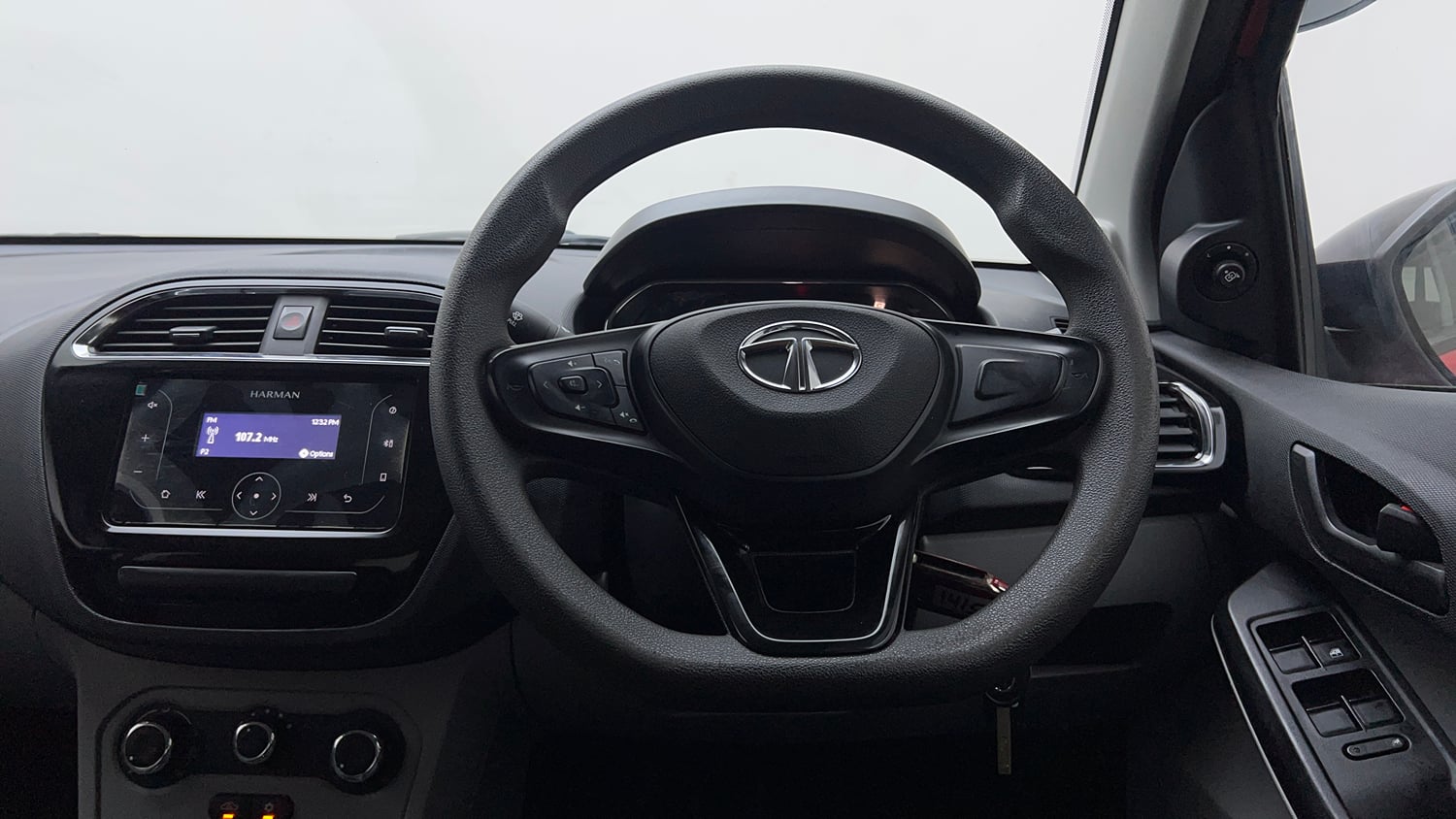 Used 2022 Tata Tiago XT Petrol Manual interior STEERING VIEW