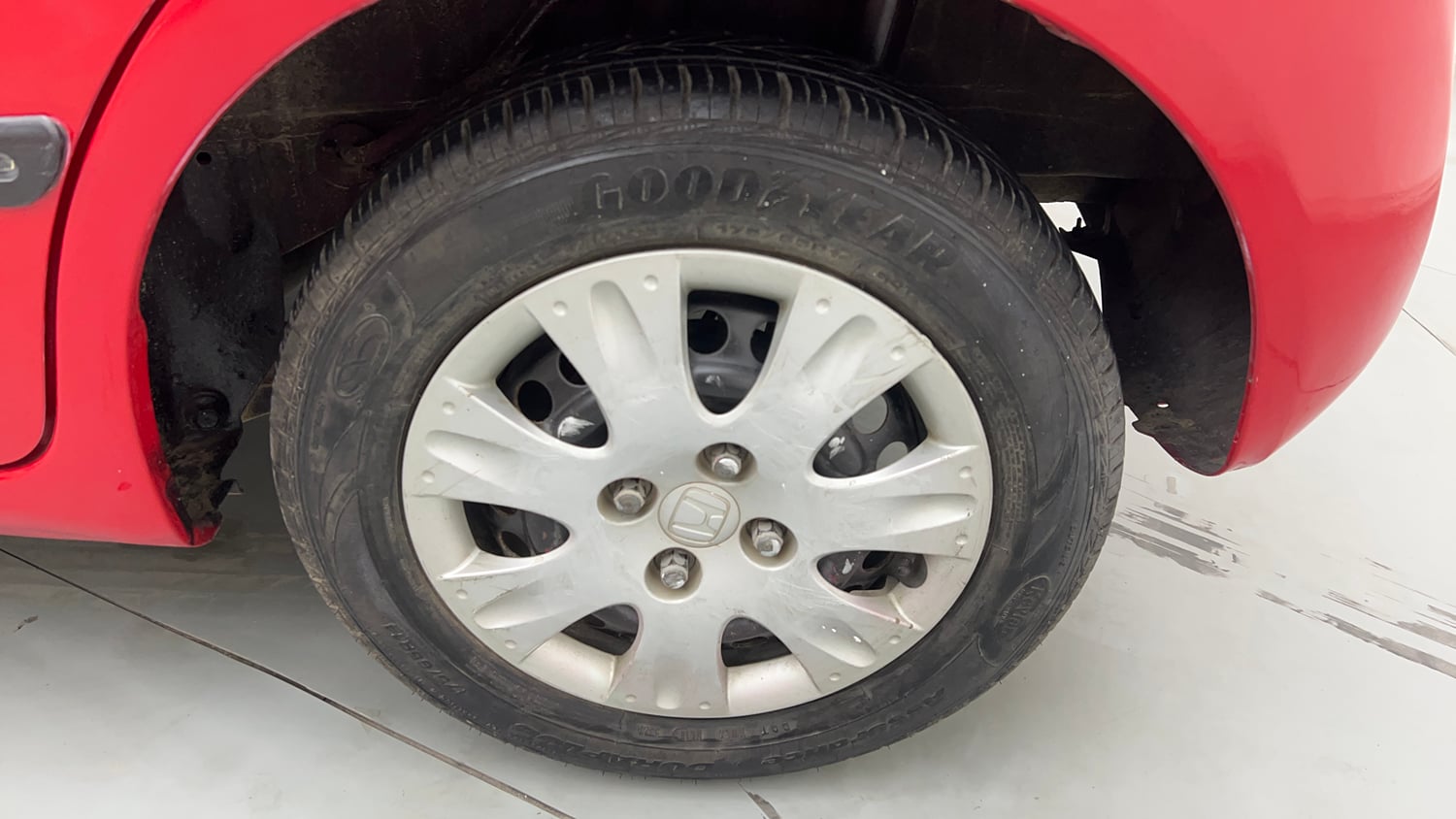 Used 2016 Honda Brio S MT Petrol Manual tyres LEFT REAR TYRE RIM VIEW