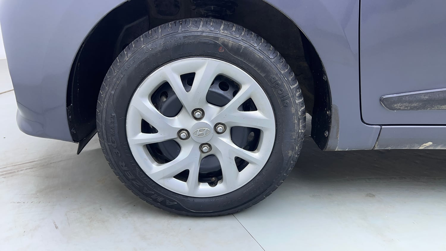 Used 2017 Hyundai Grand i10 Magna 1.2 Kappa VTVT Petrol Manual tyres LEFT FRONT TYRE RIM VIEW