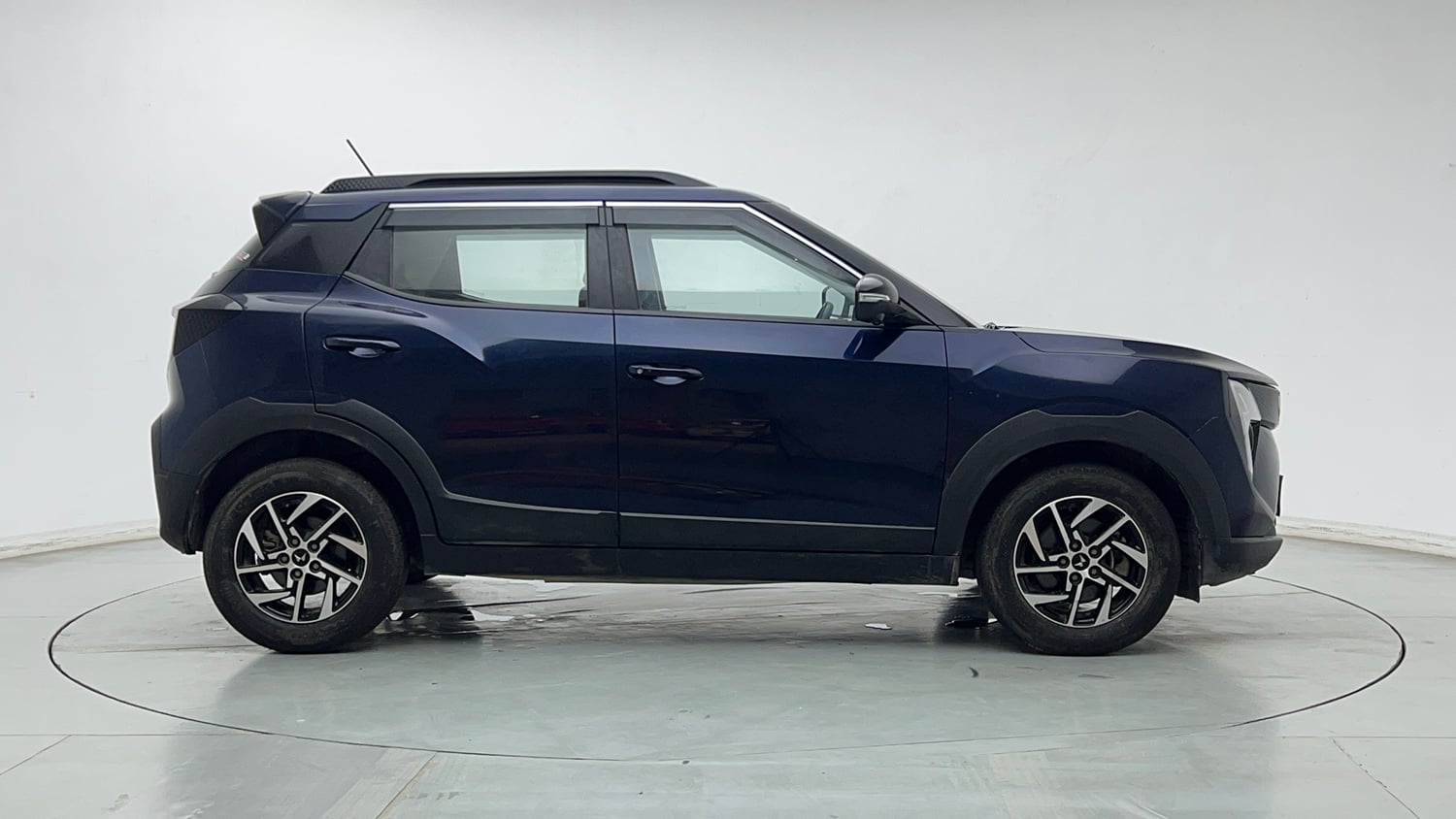 Used 2024 Mahindra XUV 3XO AX5L 1.2 Petrol Petrol Manual exterior RIGHT SIDE VIEW