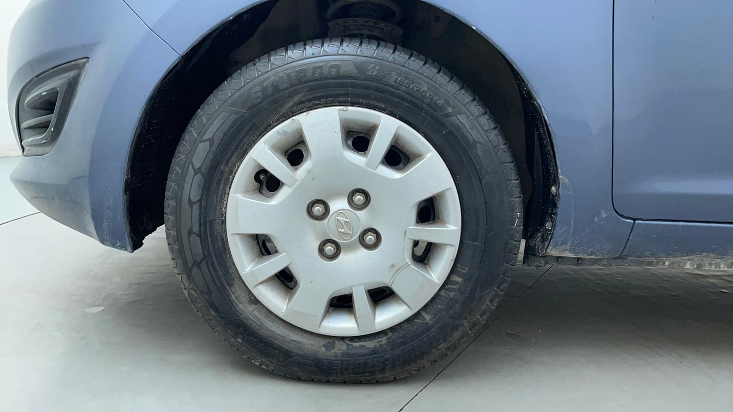 Used 2013 Hyundai i20 Magna (O) 1.2 Petrol Manual tyres LEFT FRONT TYRE RIM VIEW