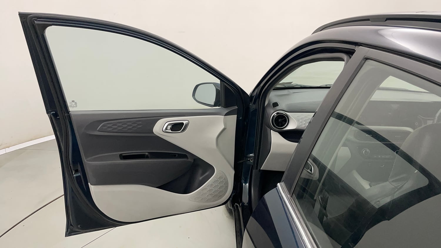 Used 2021 Hyundai Grand i10 Nios Sportz Petrol+cng(outside fitted) Cng Manual interior LEFT FRONT DOOR OPEN VIEW