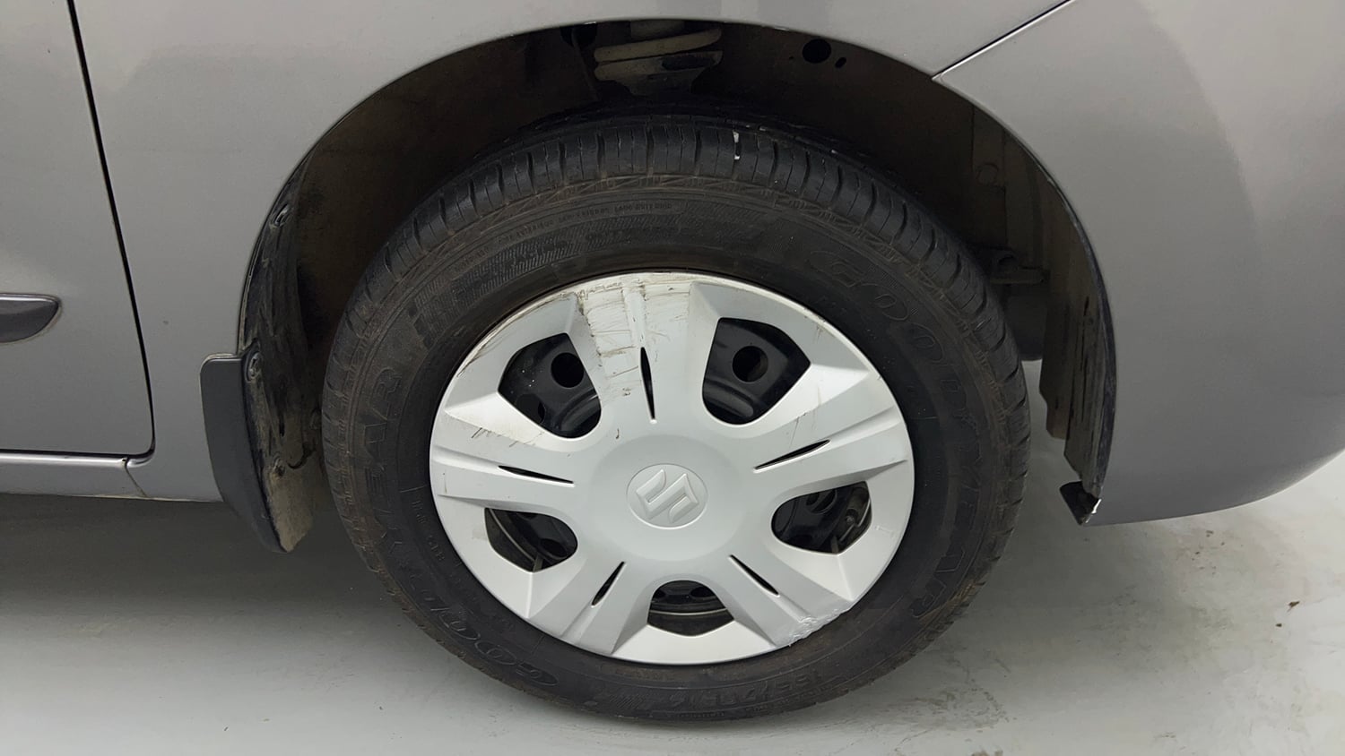 Used 2018 Maruti Suzuki Wagon R VXI Petrol Manual tyres RIGHT FRONT TYRE RIM VIEW