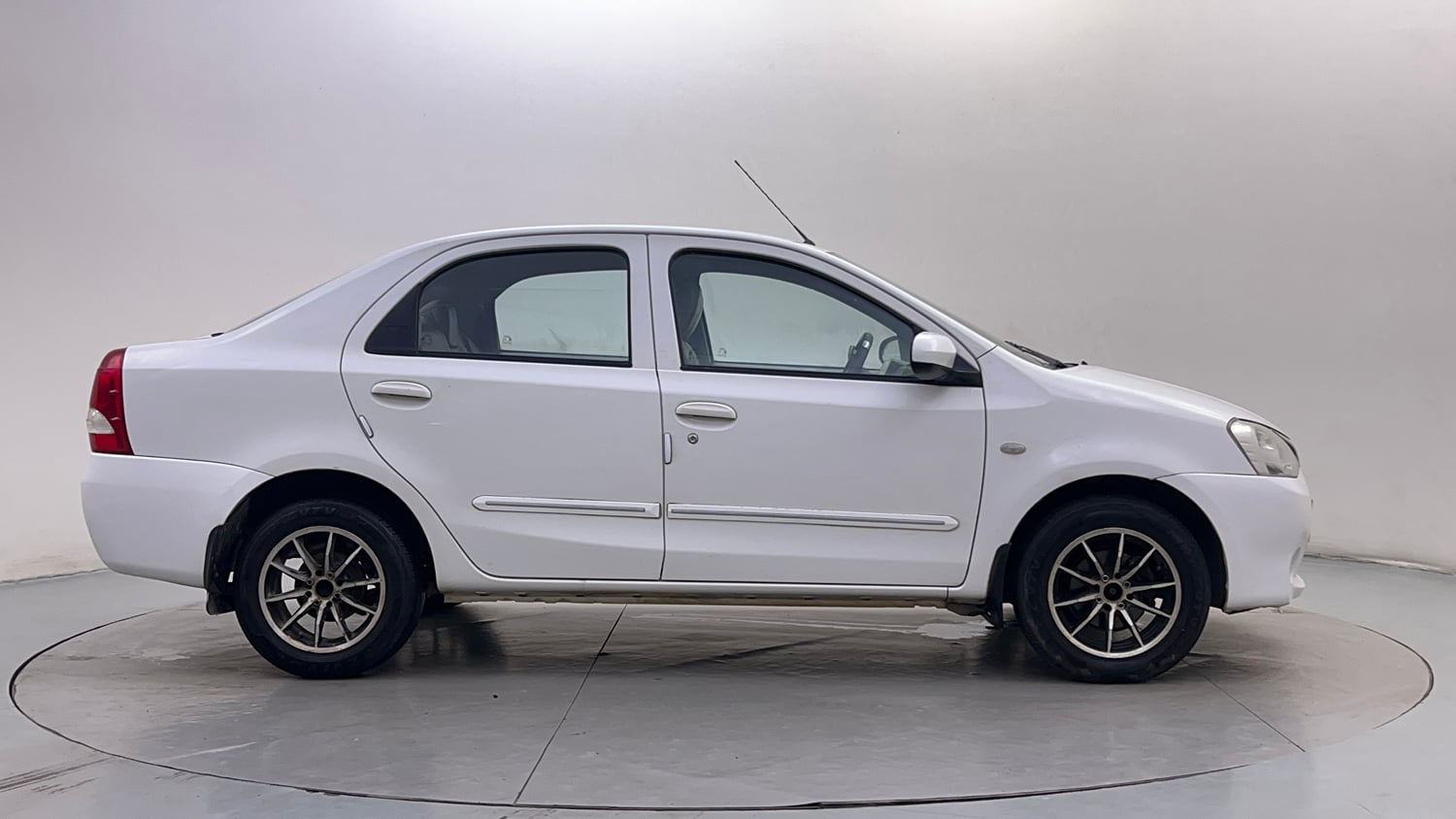 Used 2014 Toyota Etios G Petrol Manual exterior RIGHT SIDE VIEW