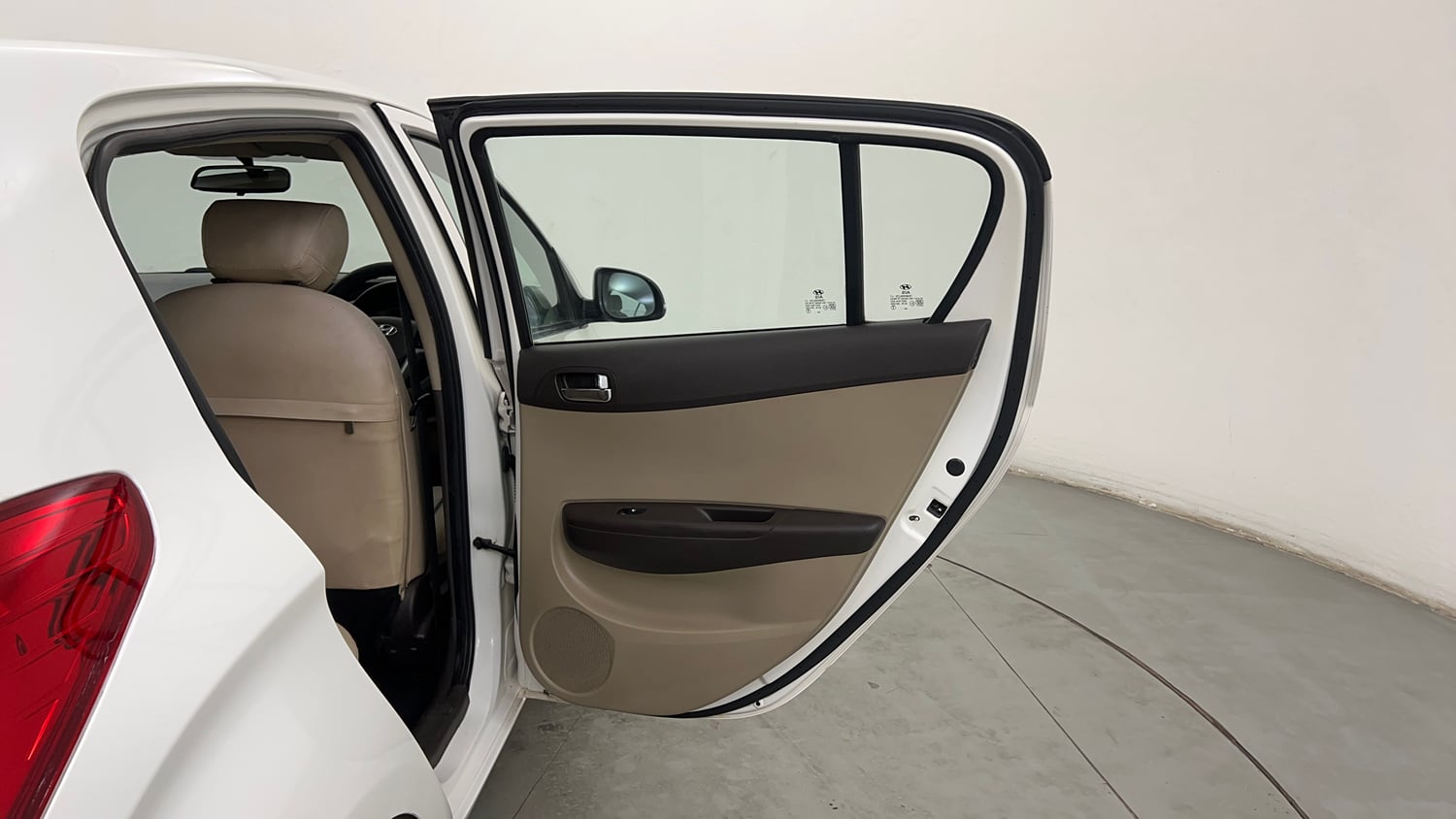 Used 2012 Hyundai i20 Sportz 1.2 BS-IV Petrol Manual interior RIGHT REAR DOOR OPEN VIEW