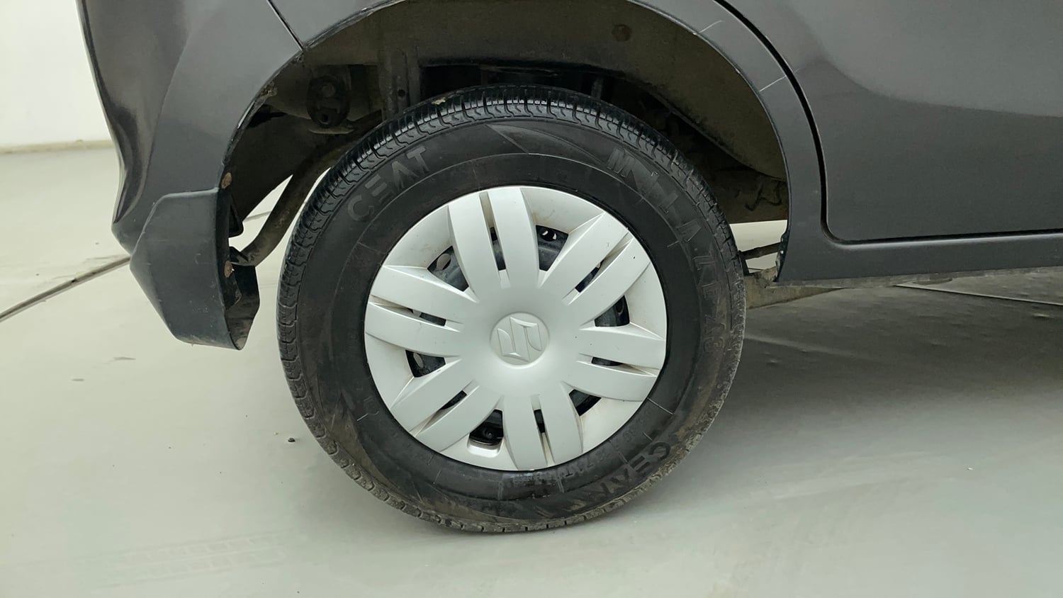 Used 2022 Maruti Suzuki Alto 800 VXi Petrol Manual tyres RIGHT REAR TYRE RIM VIEW