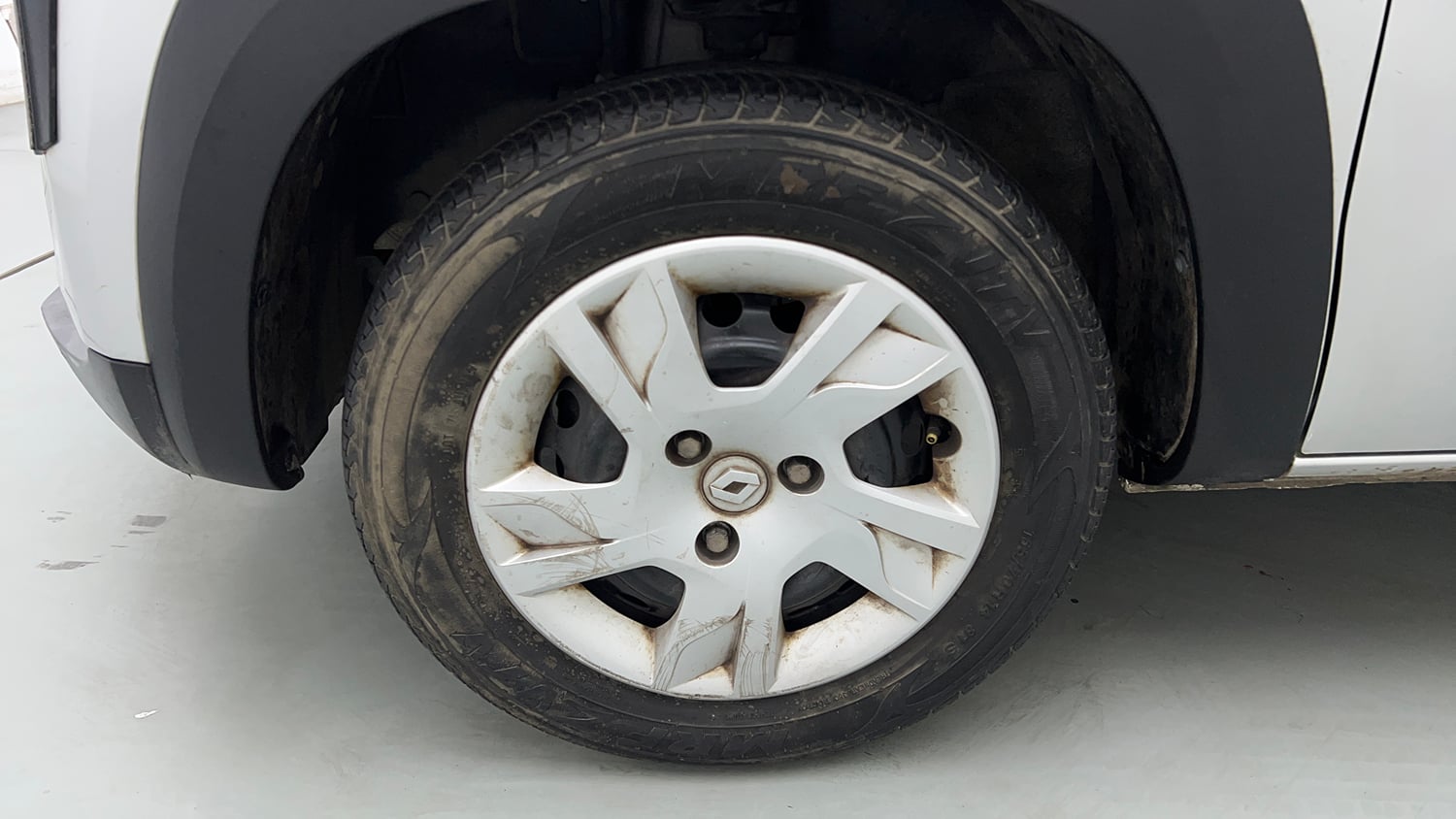 Used 2022 Renault Kwid RXT 1.0 (O) Petrol Manual tyres LEFT FRONT TYRE RIM VIEW