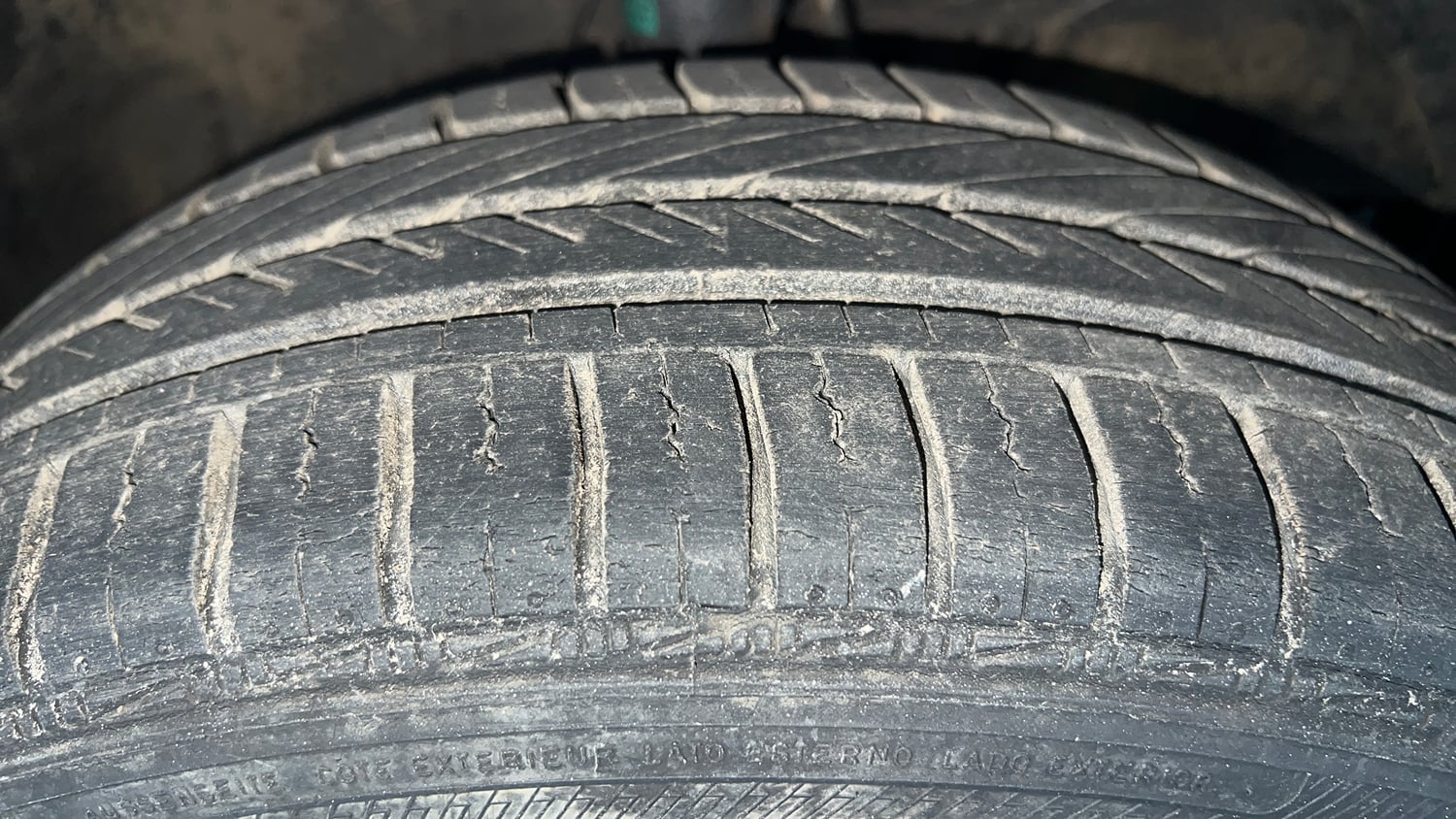 Used 2018 Maruti Suzuki Dzire VXi AMT Petrol Automatic tyres RIGHT FRONT TYRE TREAD VIEW