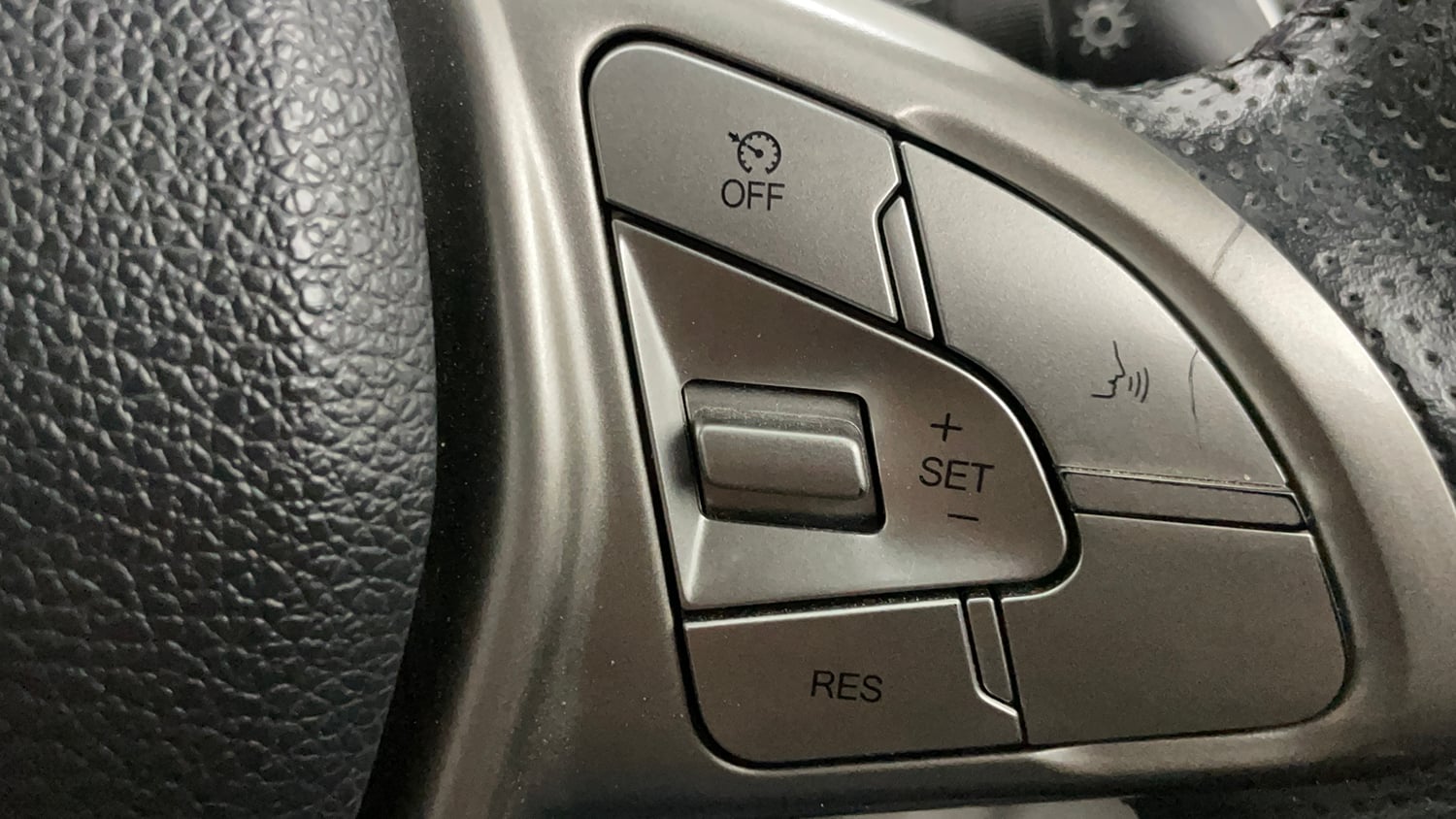 Used 2021 Mahindra XUV 300 W8 1.2 Petrol Petrol Manual top_features Cruise control