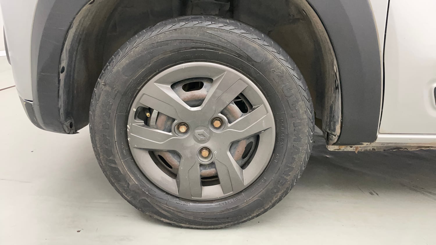 Used 2018 Renault Kwid 1.0 RXT AMT Opt Petrol Automatic tyres LEFT FRONT TYRE RIM VIEW
