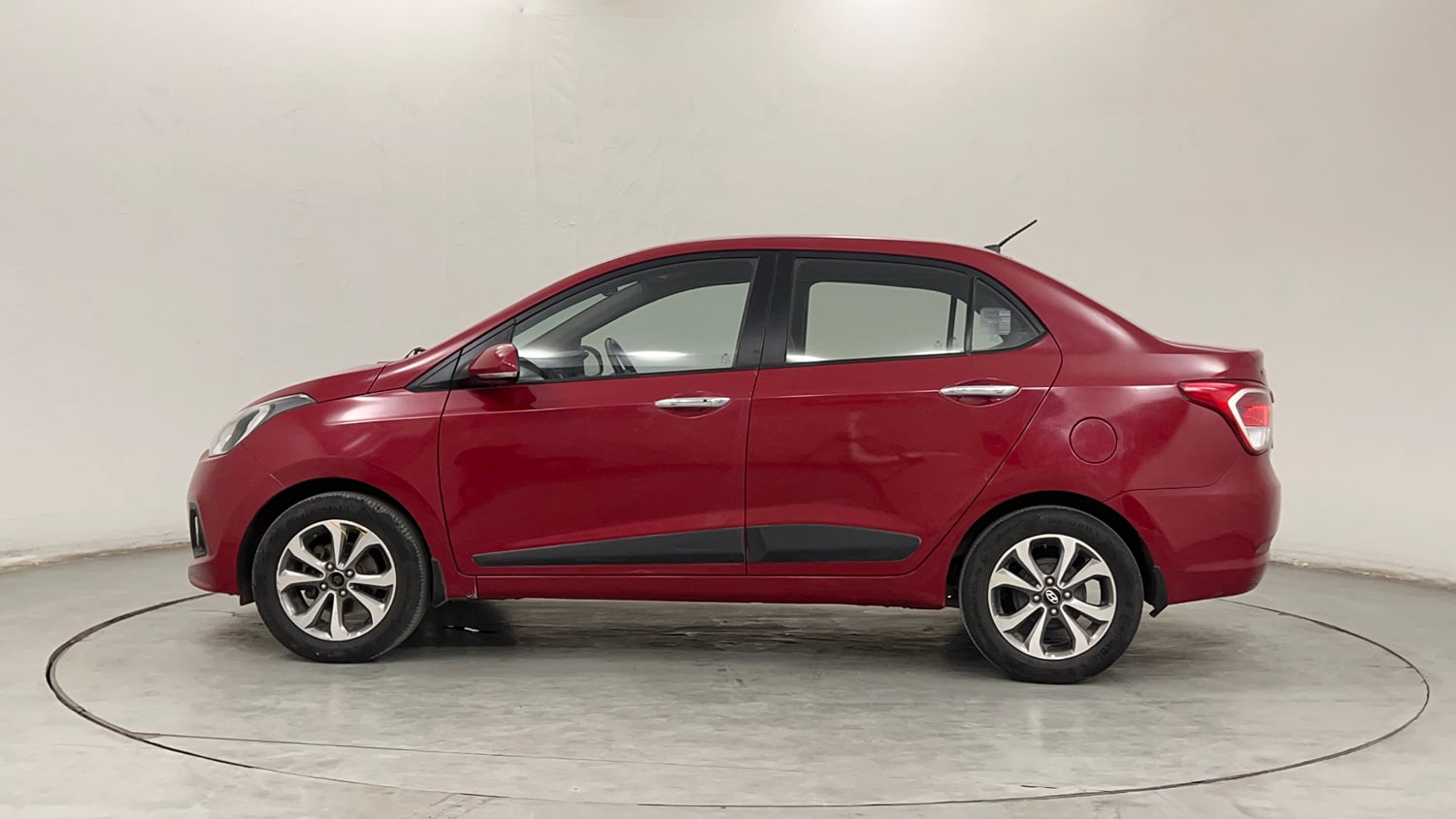 Used 2016 Hyundai Xcent SX 1.2 (O) Petrol Manual exterior LEFT SIDE VIEW