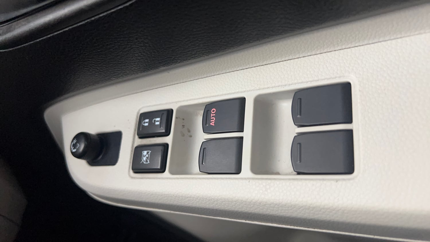 Used 2017 Maruti Suzuki Ignis Delta 1.2 MT Petrol Manual top_features Adjustable ORVM