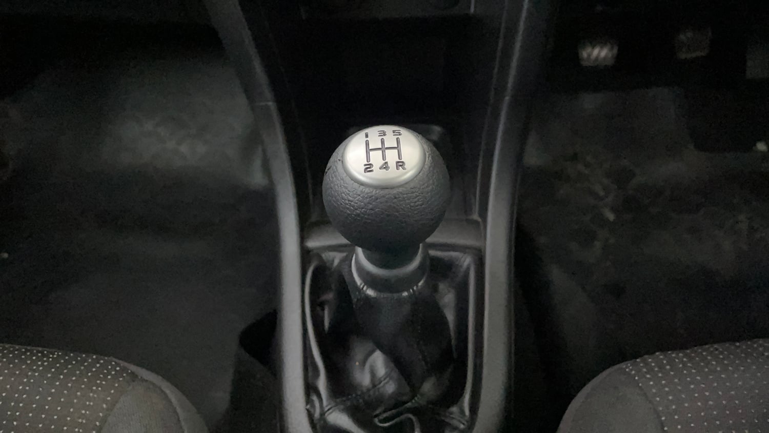 Used 2017 Maruti Suzuki Swift Lxi ABS (O) Petrol Manual interior GEAR  KNOB VIEW