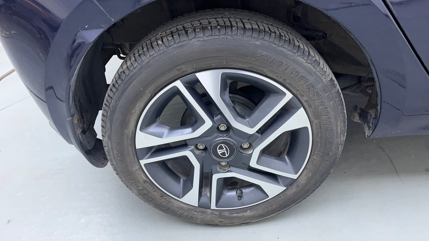 Used 2021 Tata Tiago XZ Plus Petrol Manual tyres RIGHT REAR TYRE RIM VIEW