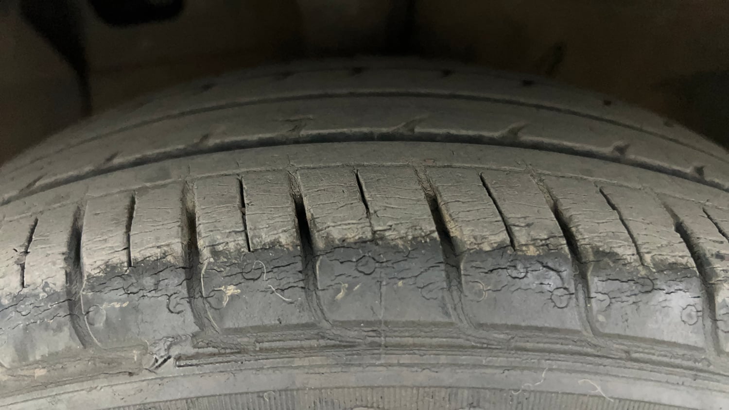 Used 2021 Hyundai Aura SX 1.2 Petrol Petrol Manual tyres LEFT FRONT TYRE TREAD VIEW
