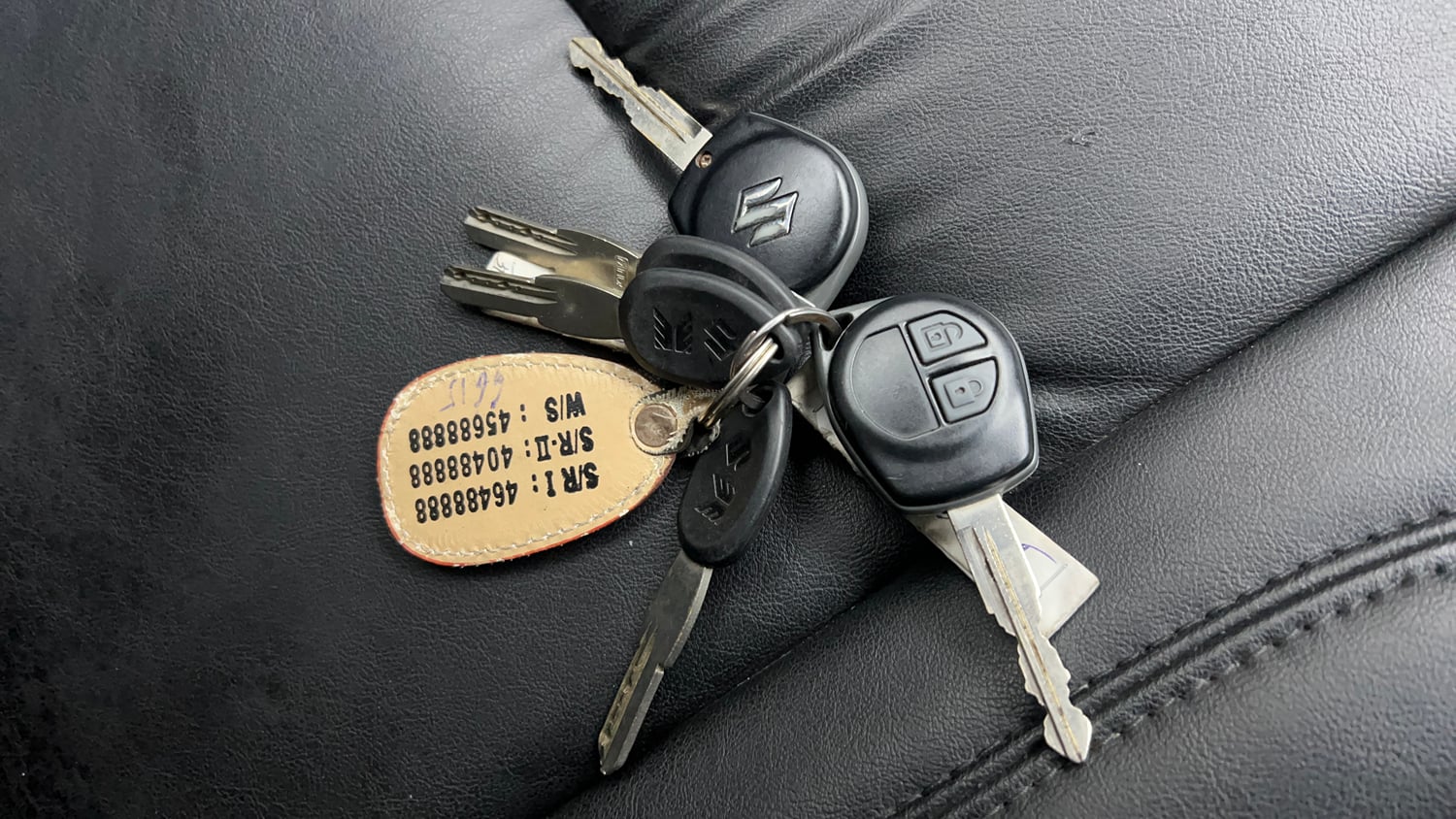 Used 2017 Maruti Suzuki Swift Lxi (O) Petrol Manual extra CAR KEY VIEW