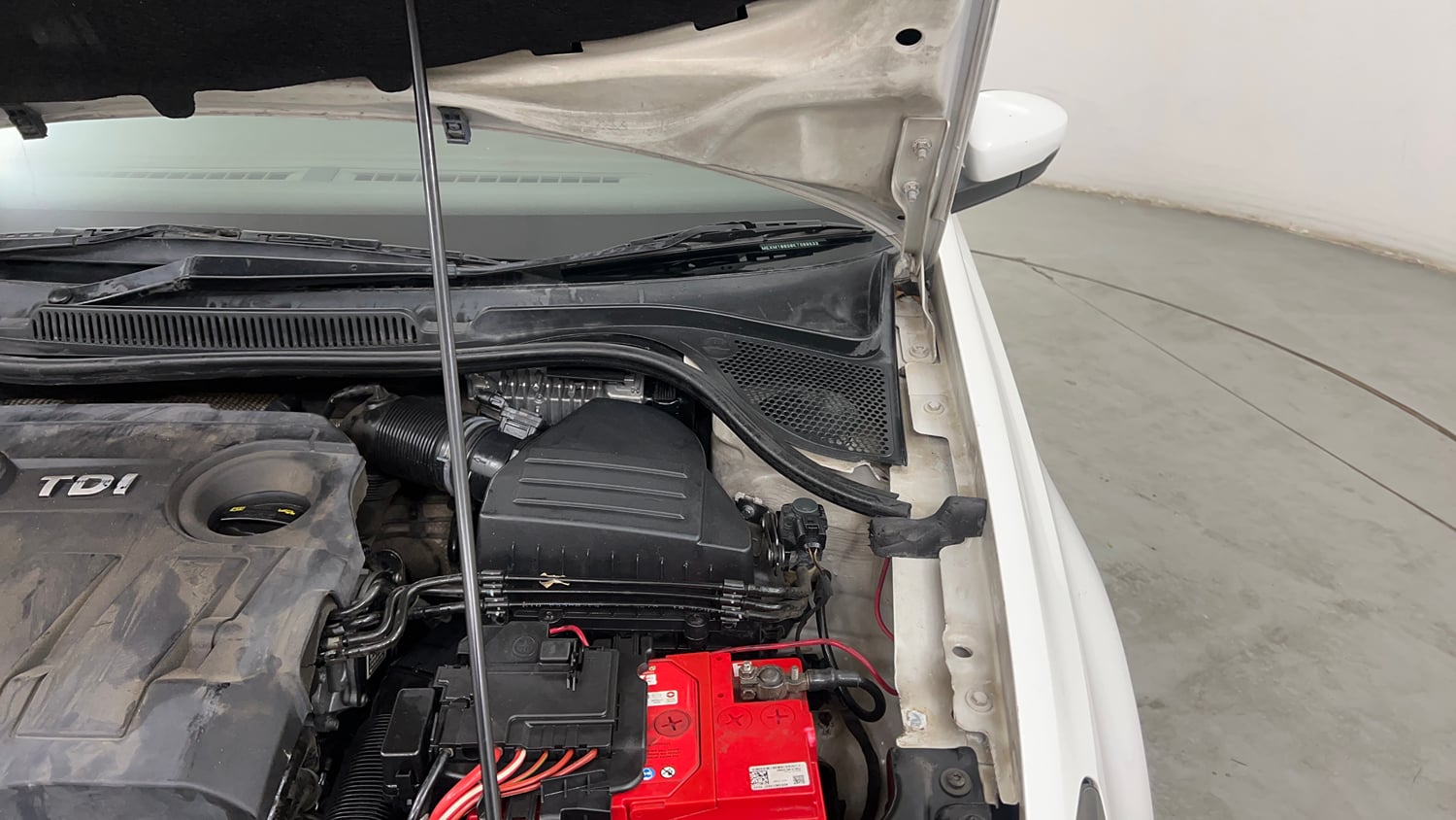 Used 2019 Volkswagen Vento Highline 1.5 (D) Diesel Manual engine ENGINE LEFT SIDE HINGE & APRON VIEW