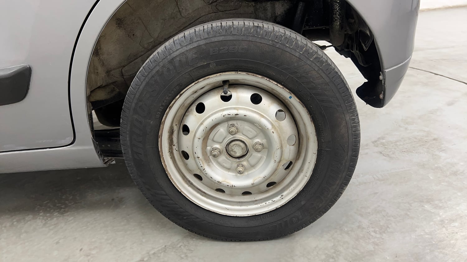 Used 2013 Maruti Suzuki Wagon R LXI CNG Cng Manual tyres LEFT REAR TYRE RIM VIEW