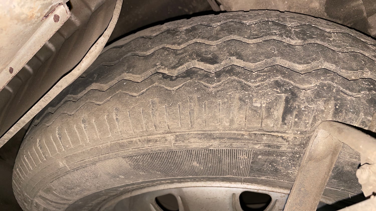 Used 2015 Maruti Suzuki Eeco 5 STR WITH A/C+HTR Petrol Manual tyres SPARE TYRE VIEW