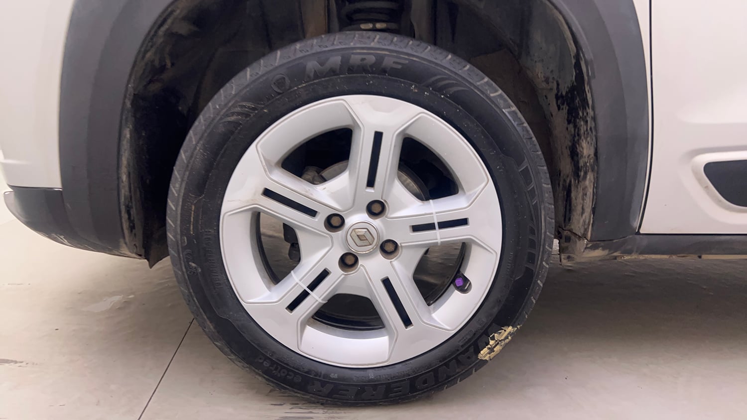 Used 2021 Renault Kiger RXT 1.0 Turbo MT Dual Tone Petrol Manual tyres LEFT FRONT TYRE RIM VIEW